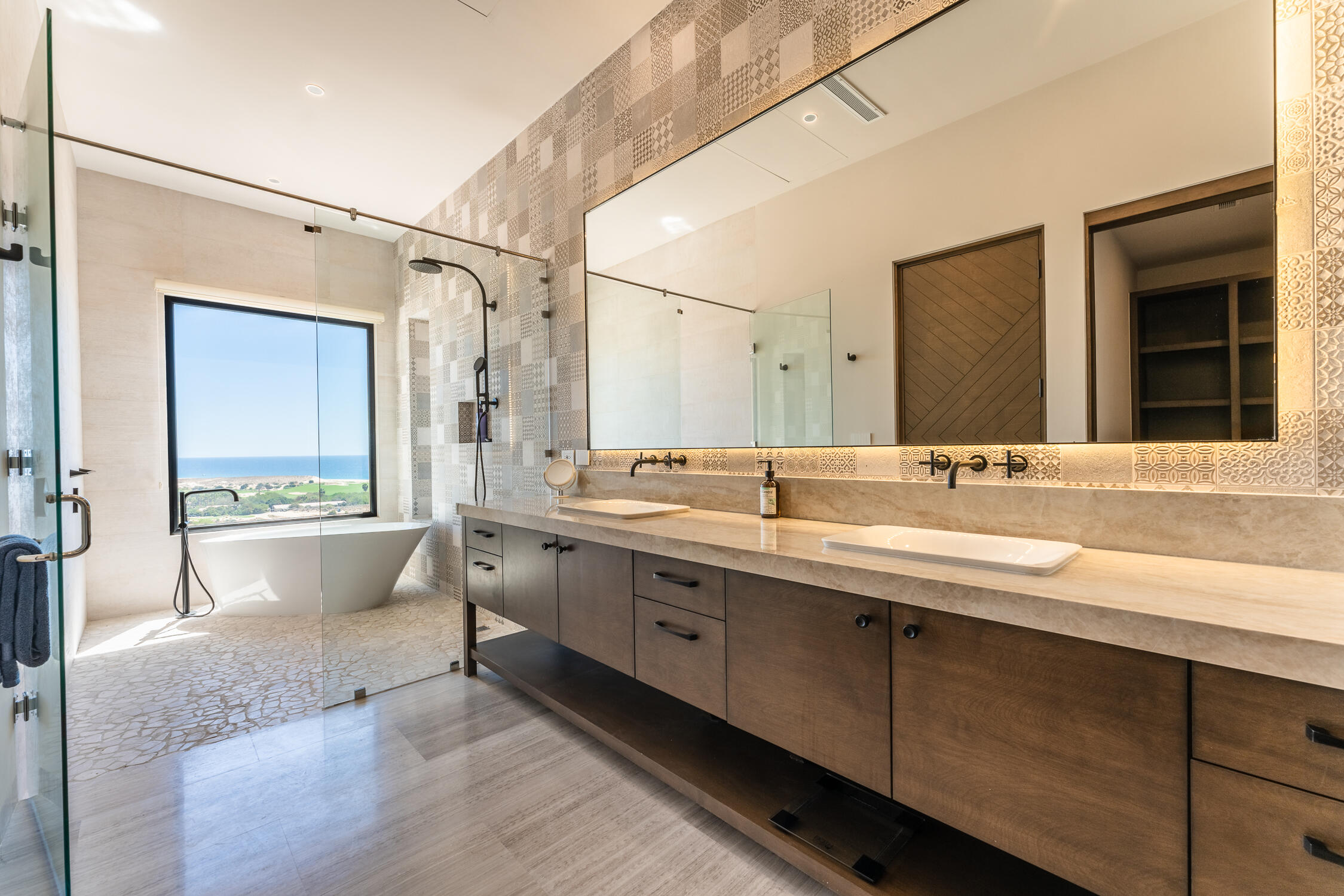 Alvar Luxury 3 BED Ocean View