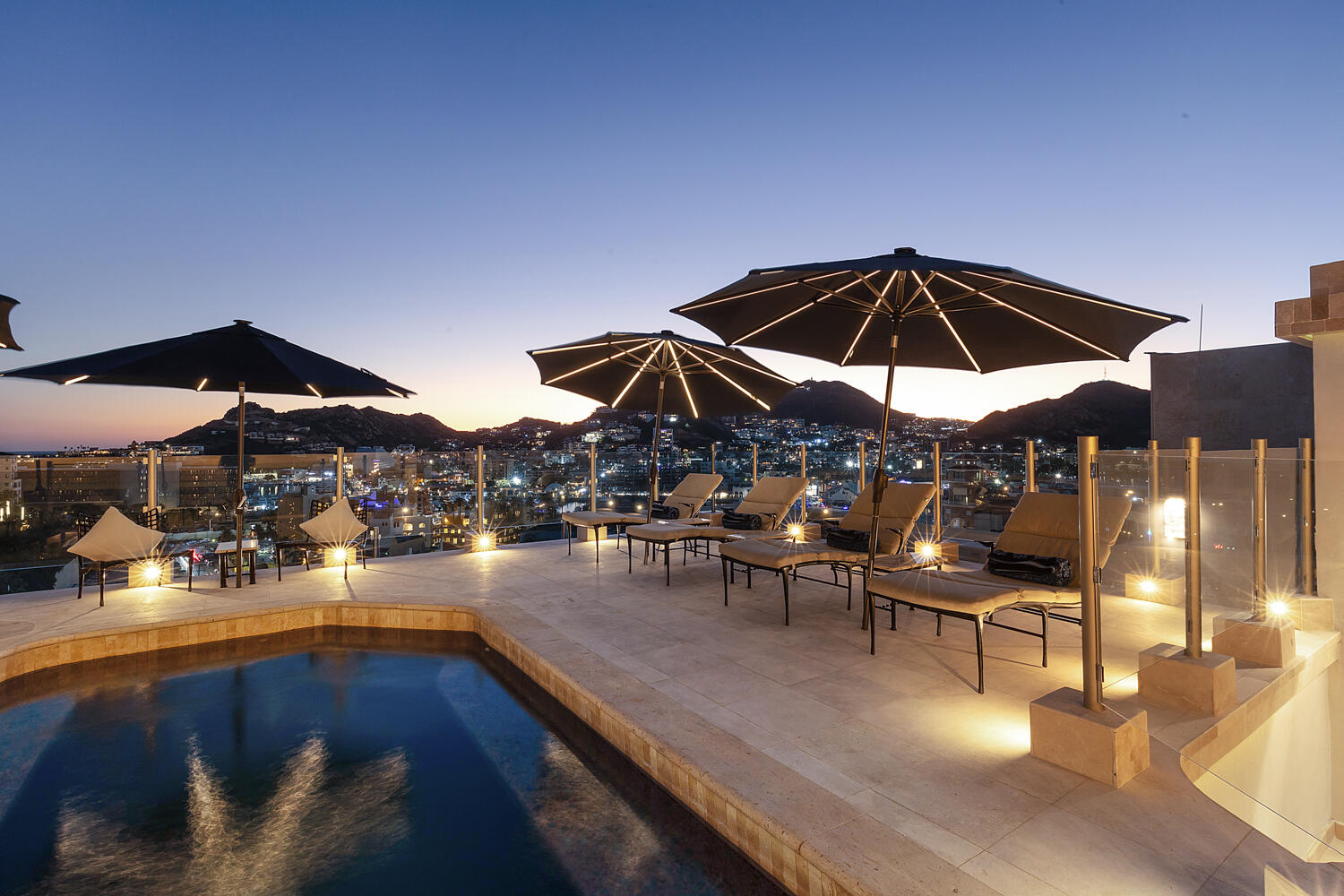 Private Rooftop Pool w/Terrace, Penthouse One Medano