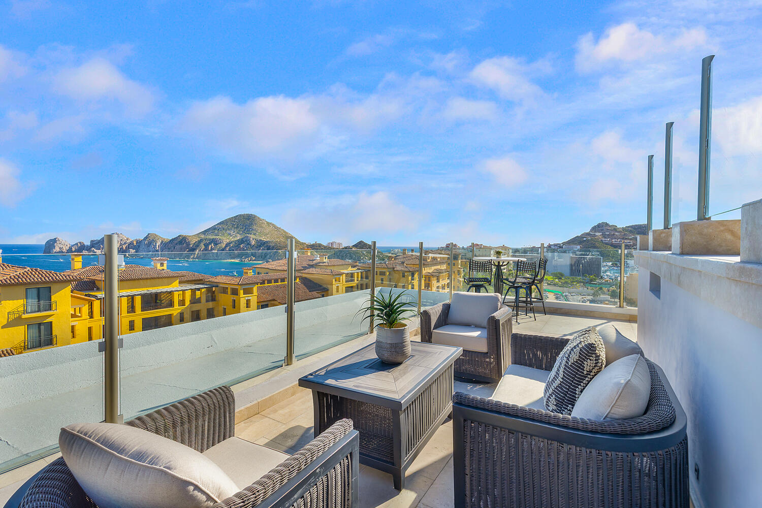 Private Rooftop Pool w/Terrace, Penthouse One Medano