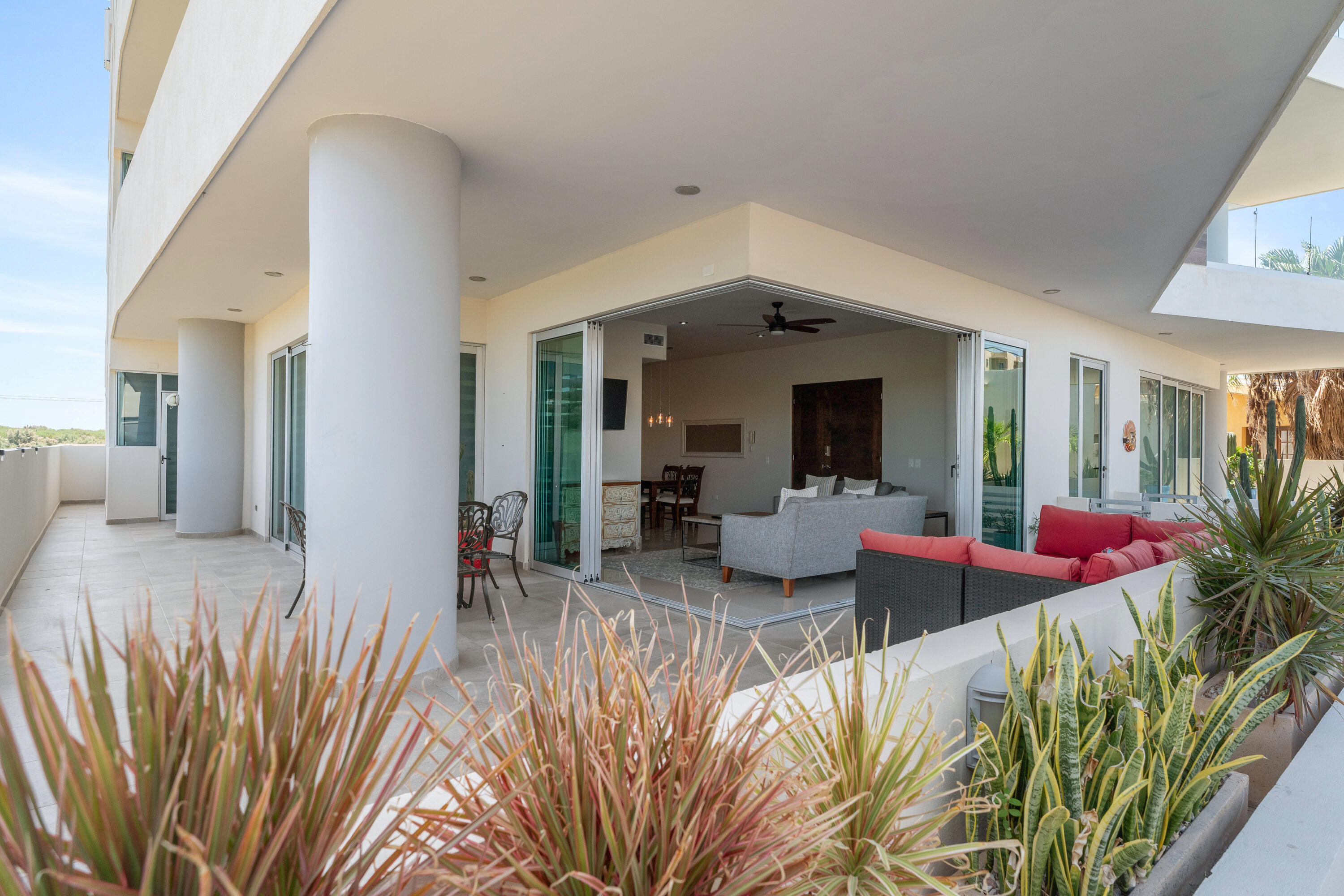 Camino Viejo Condominiums, Walk to Beach 2 Bdm Condo Pool