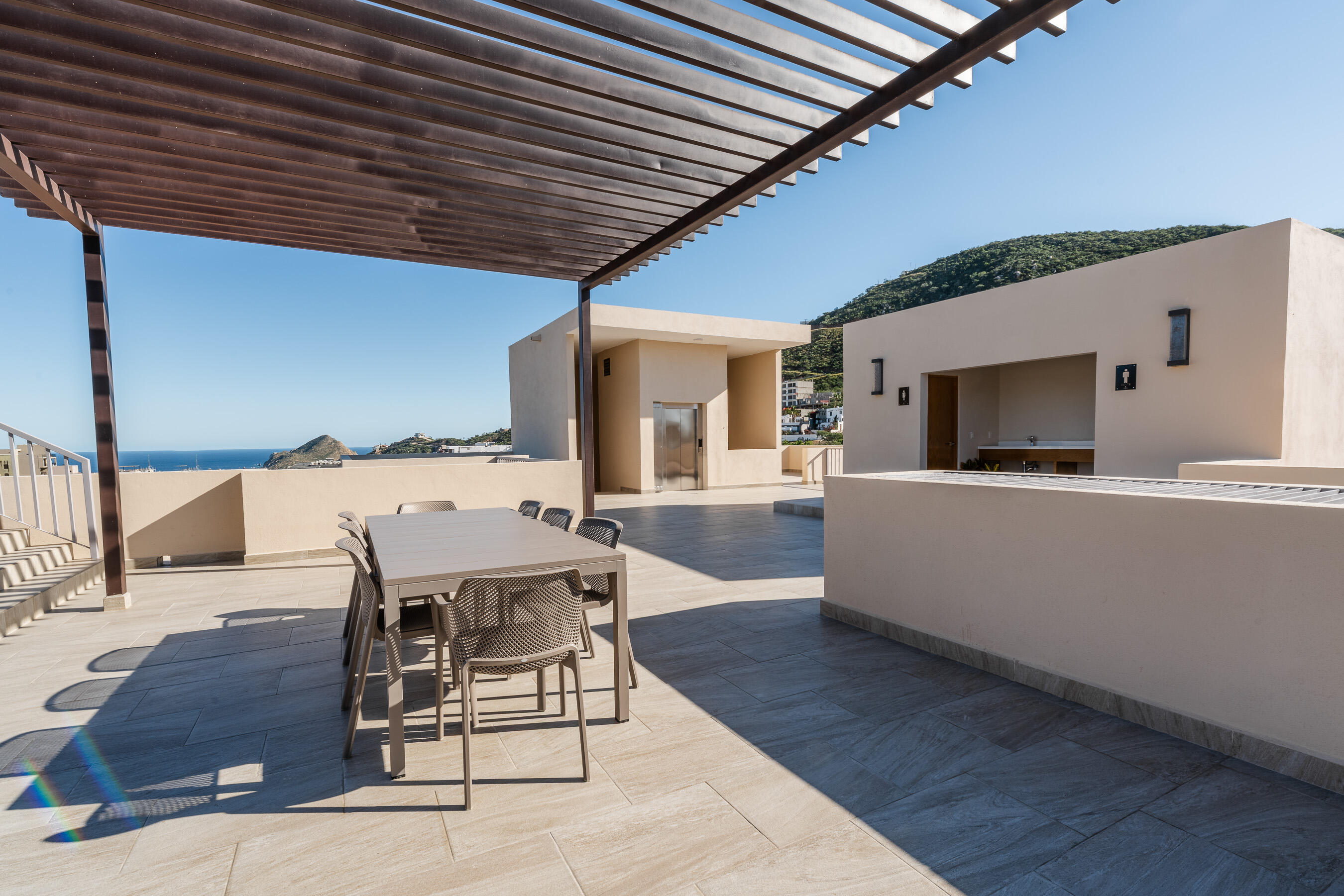 1107 Beautifully Furnished 2 Bdrm, Costa Mare