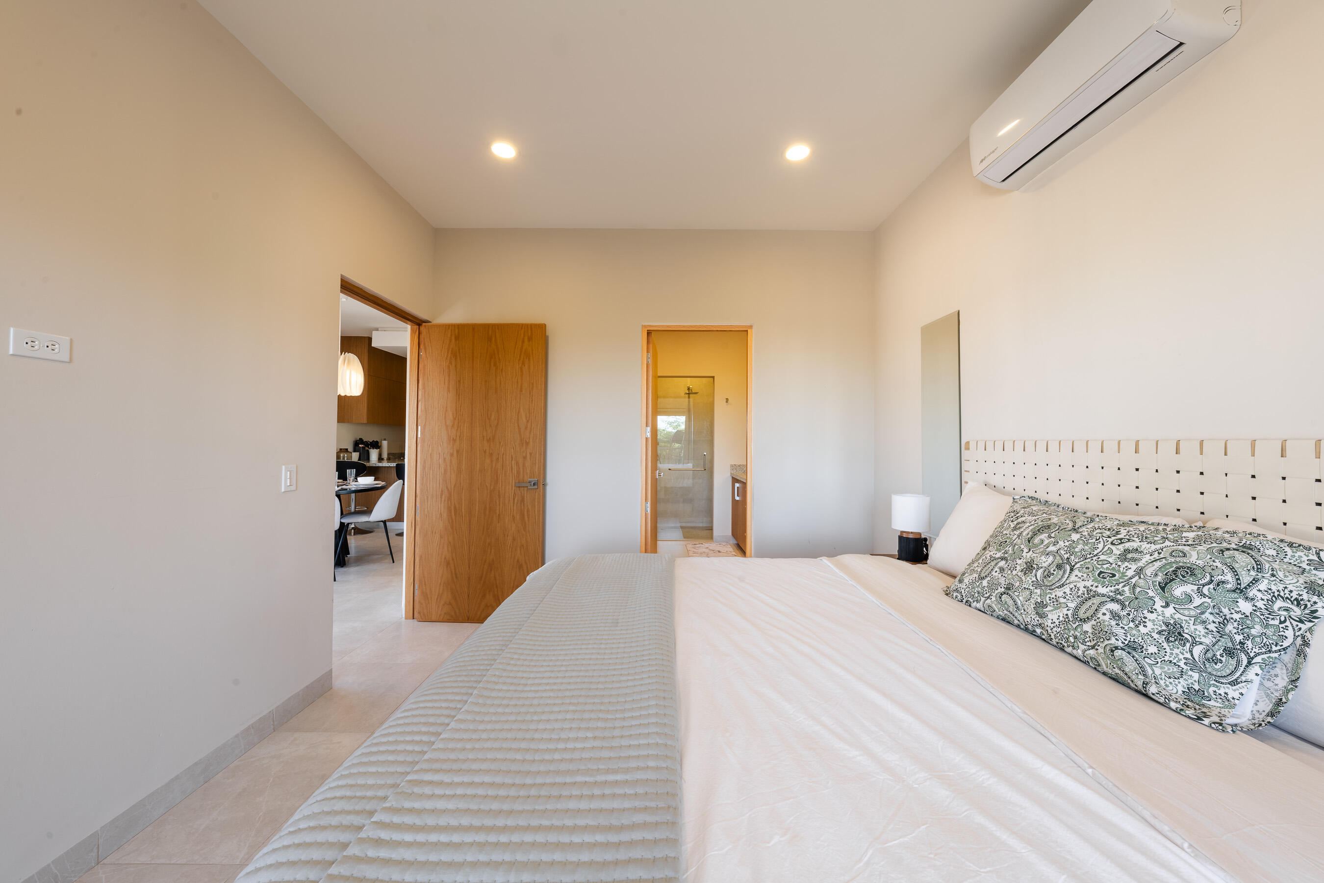 1107 Beautifully Furnished 2 Bdrm, Costa Mare