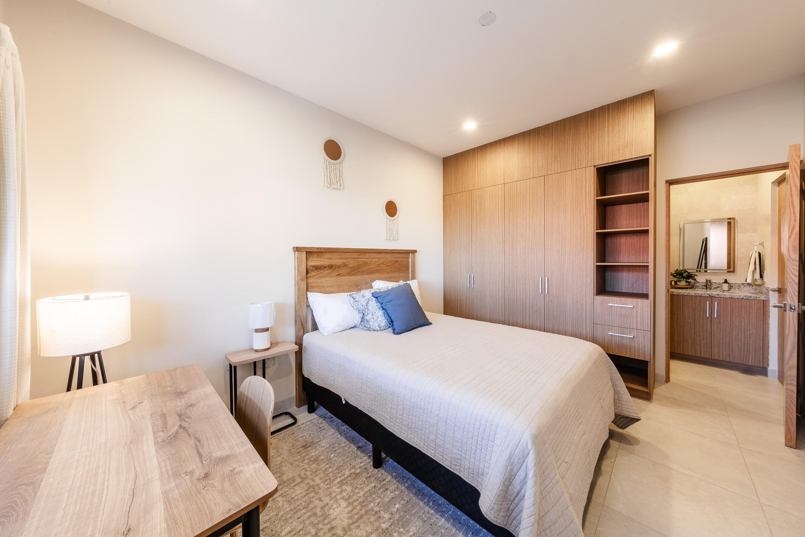 1107 Beautifully Furnished 2 Bdrm, Costa Mare