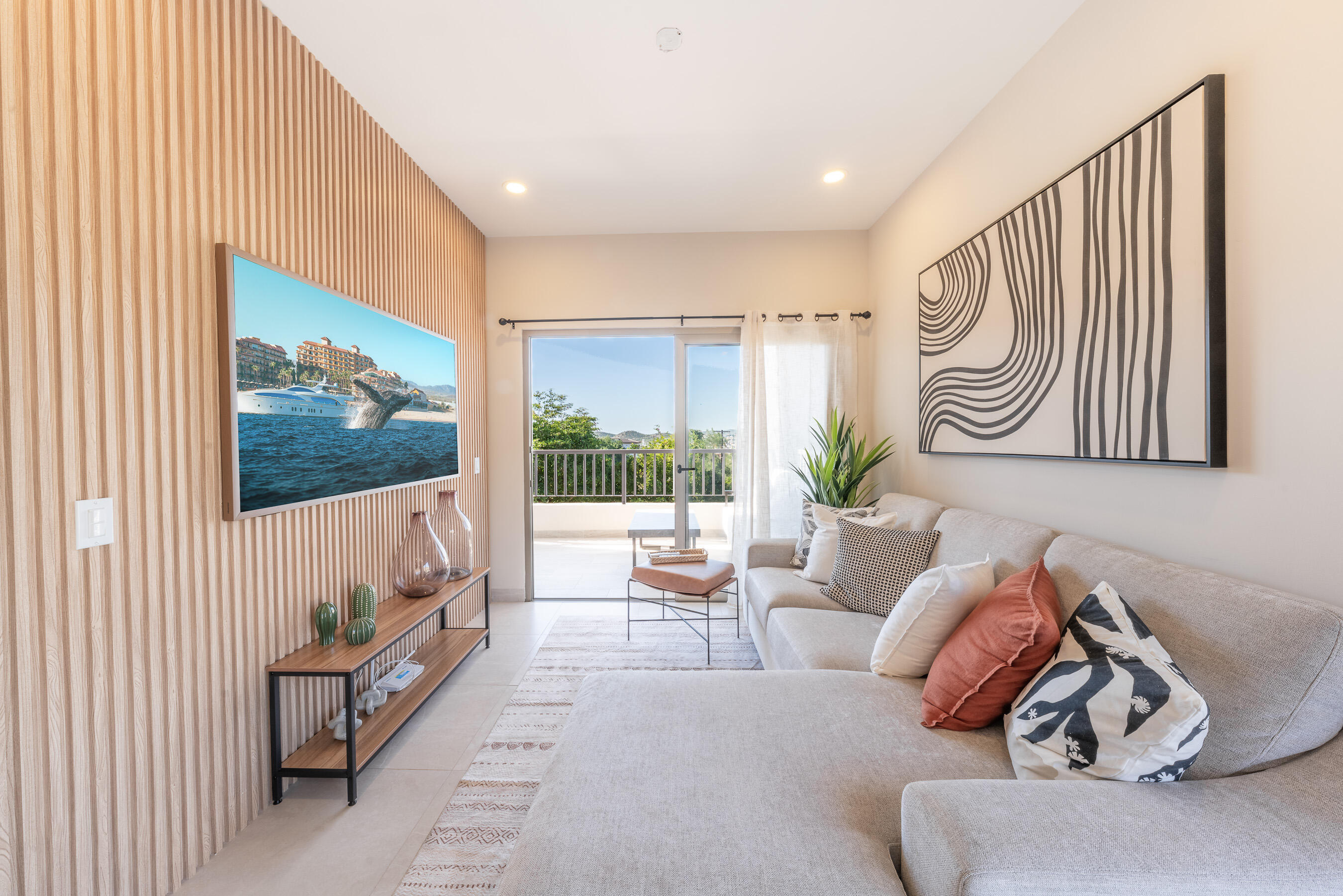 1107 Beautifully Furnished 2 Bdrm, Costa Mare