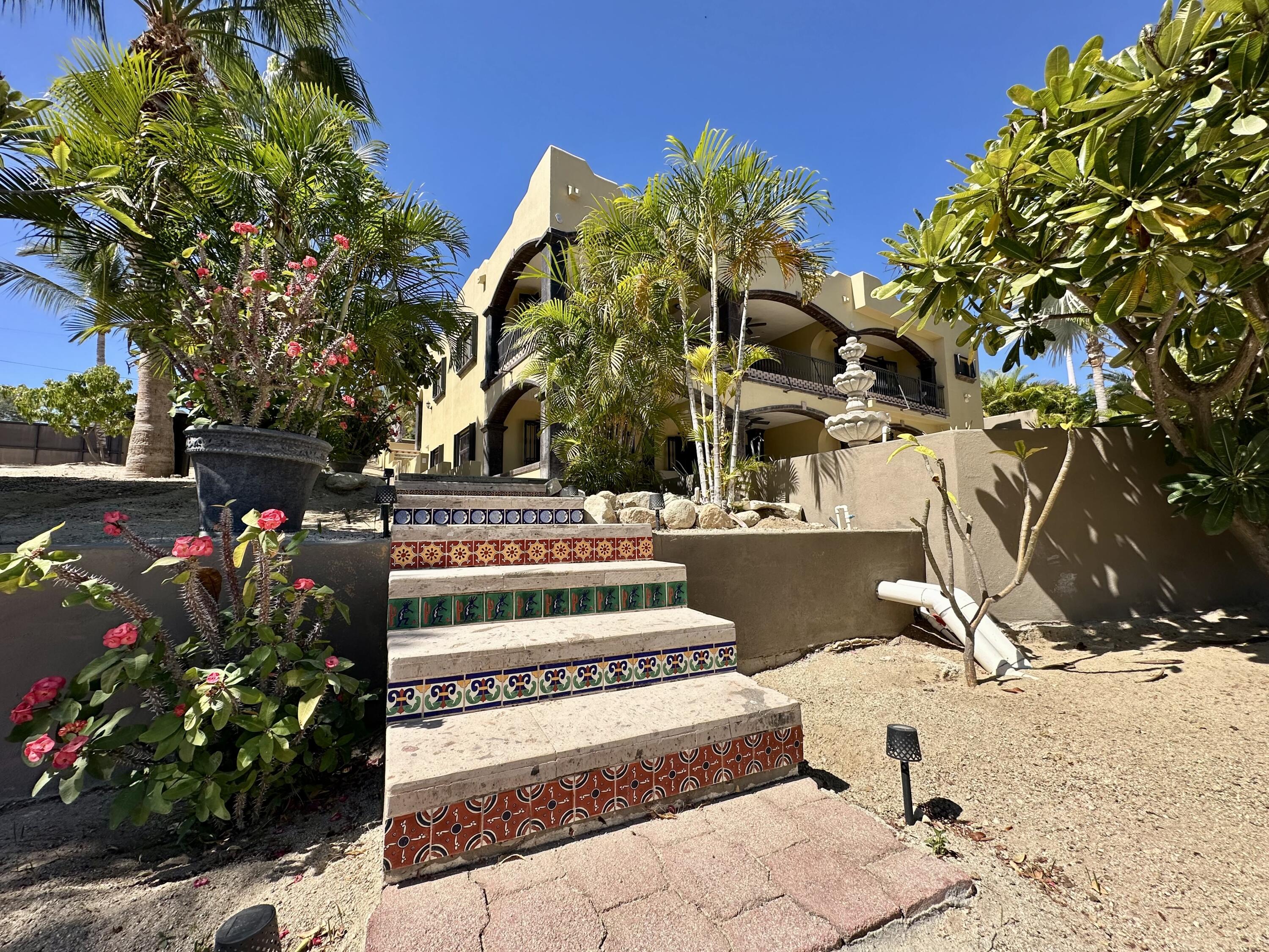 Carretera transpeninsular, Gringo hills compound