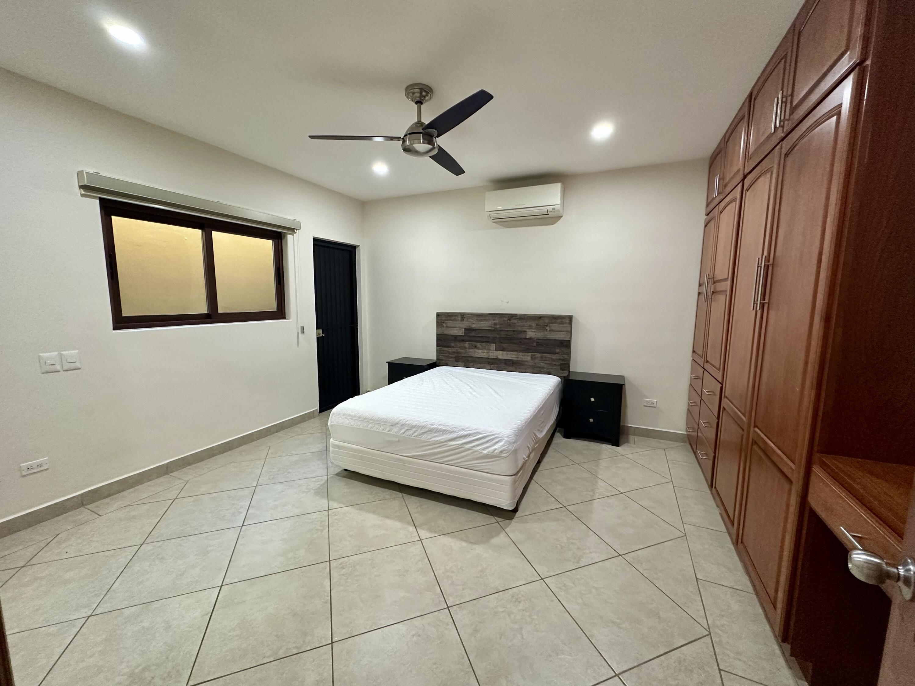 Carretera transpeninsular, Gringo hills compound