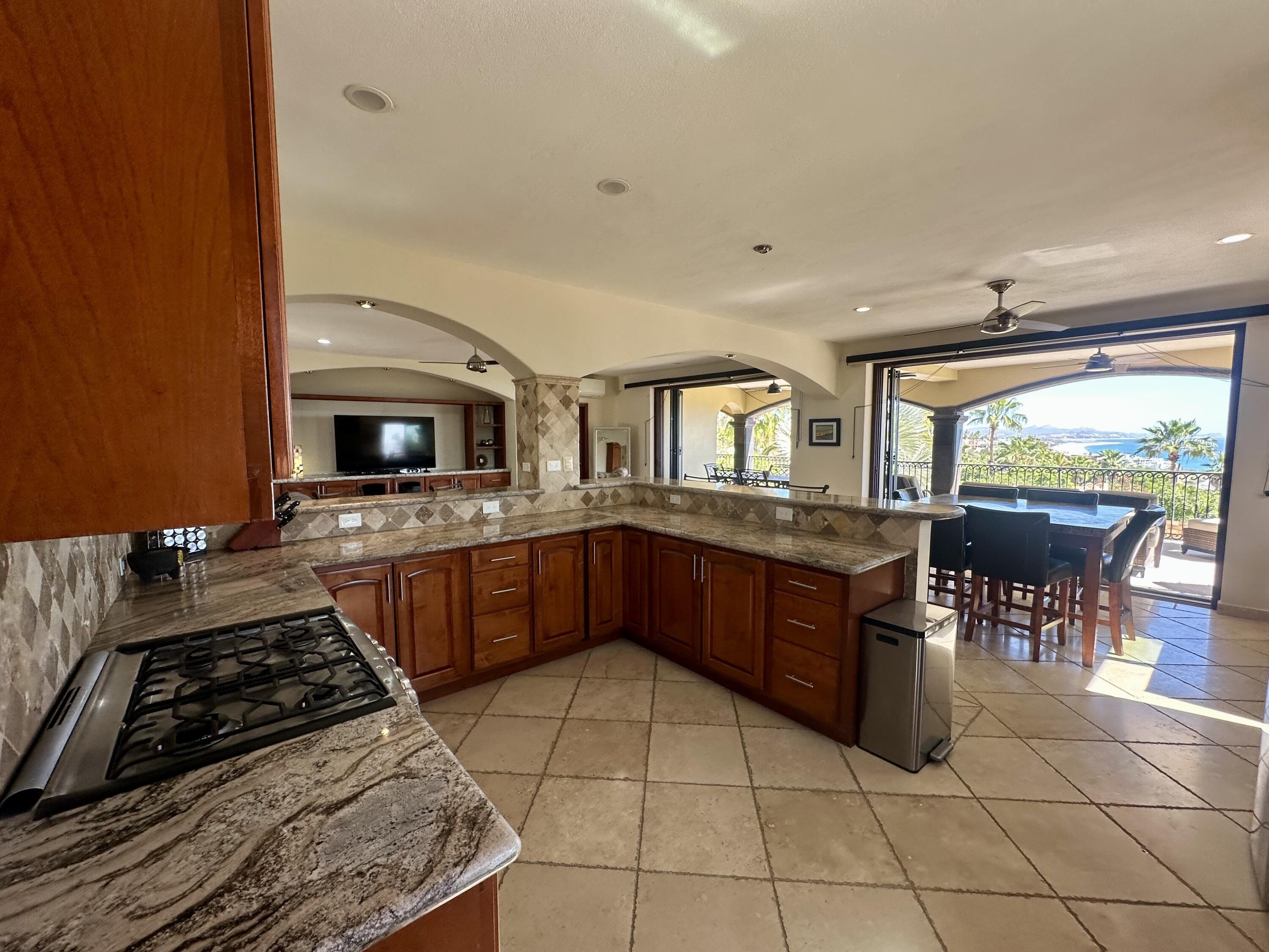 Carretera transpeninsular, Gringo hills compound