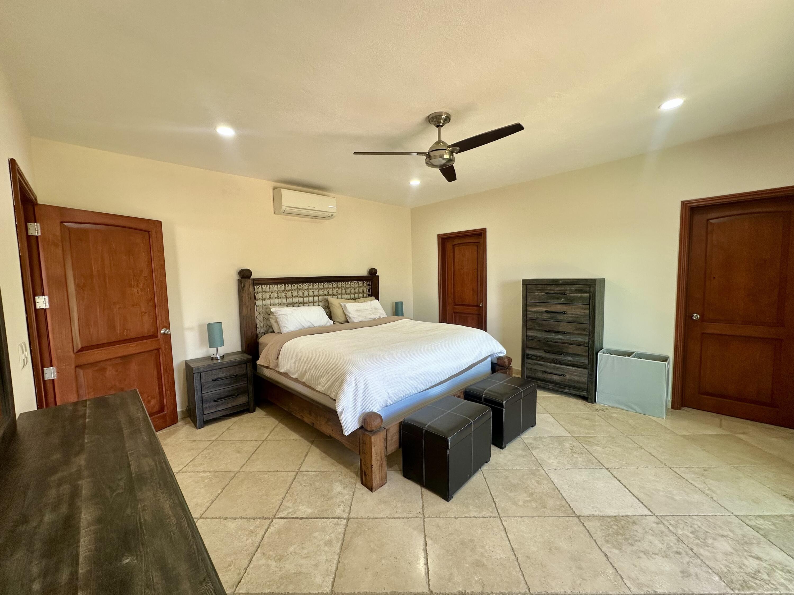 Carretera transpeninsular, Gringo hills compound