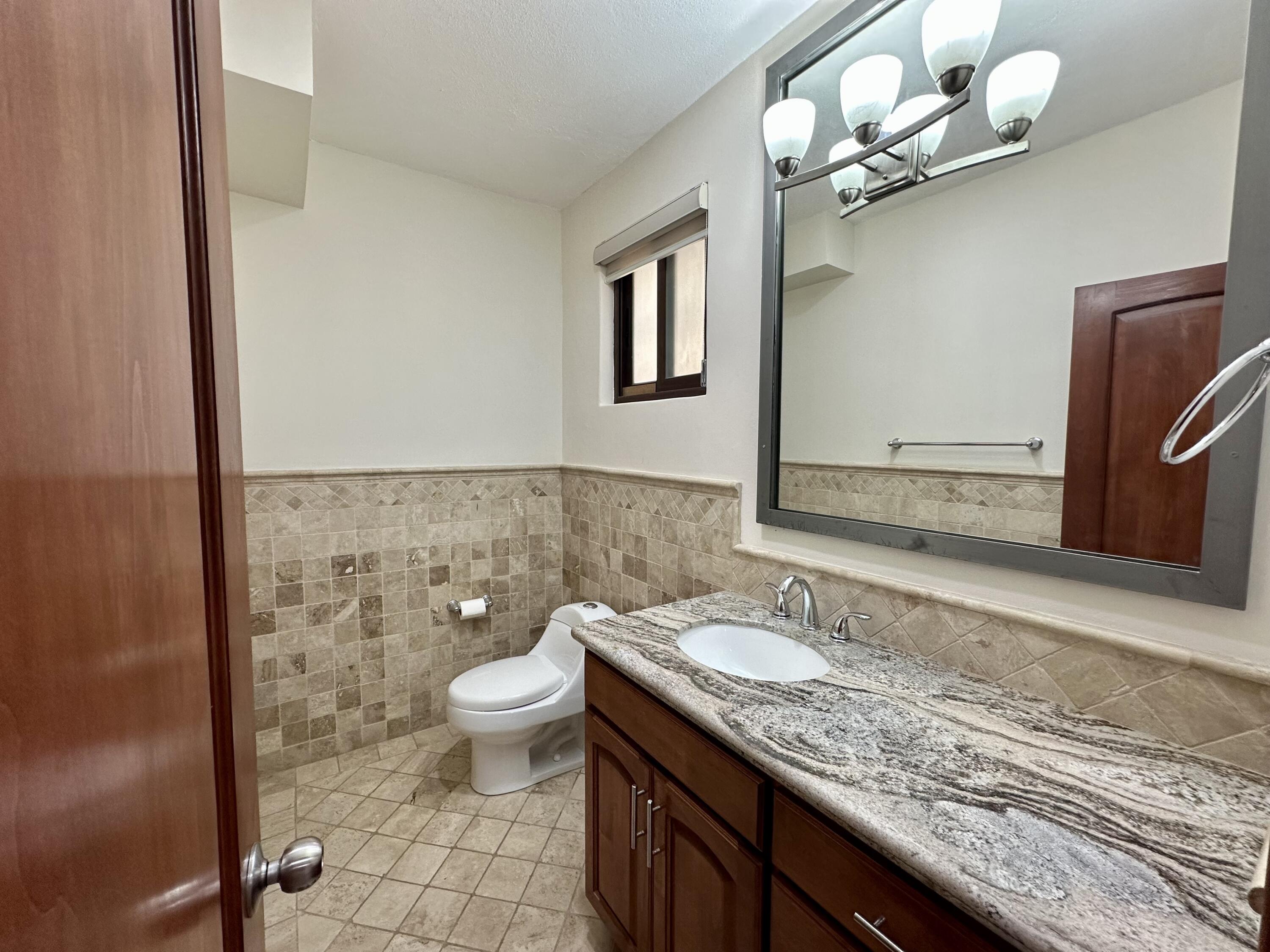 Carretera transpeninsular, Gringo hills compound