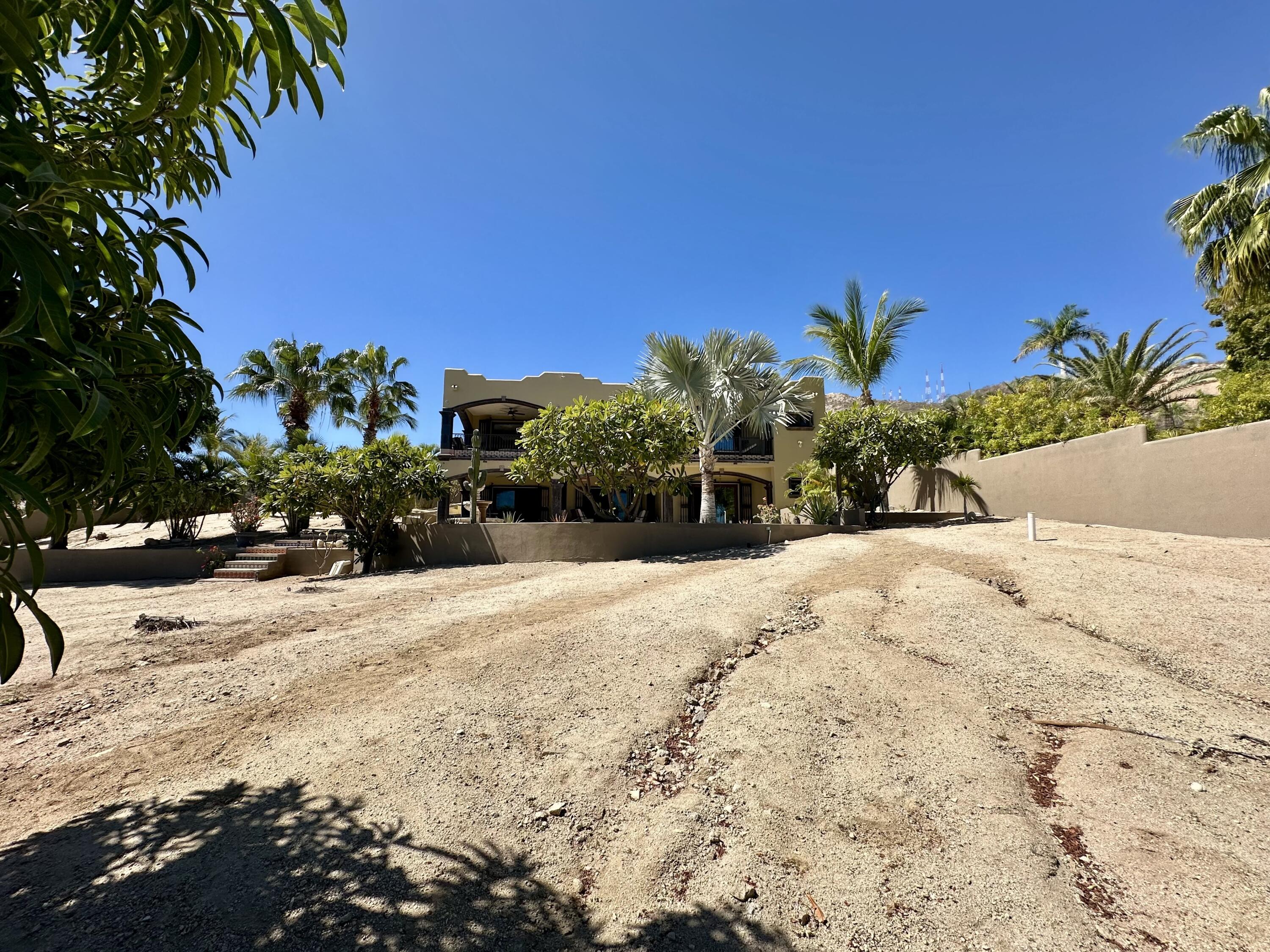 Carretera transpeninsular, Gringo hills compound