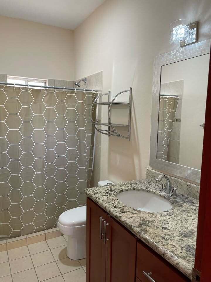 Carretera transpeninsular, Gringo hills compound