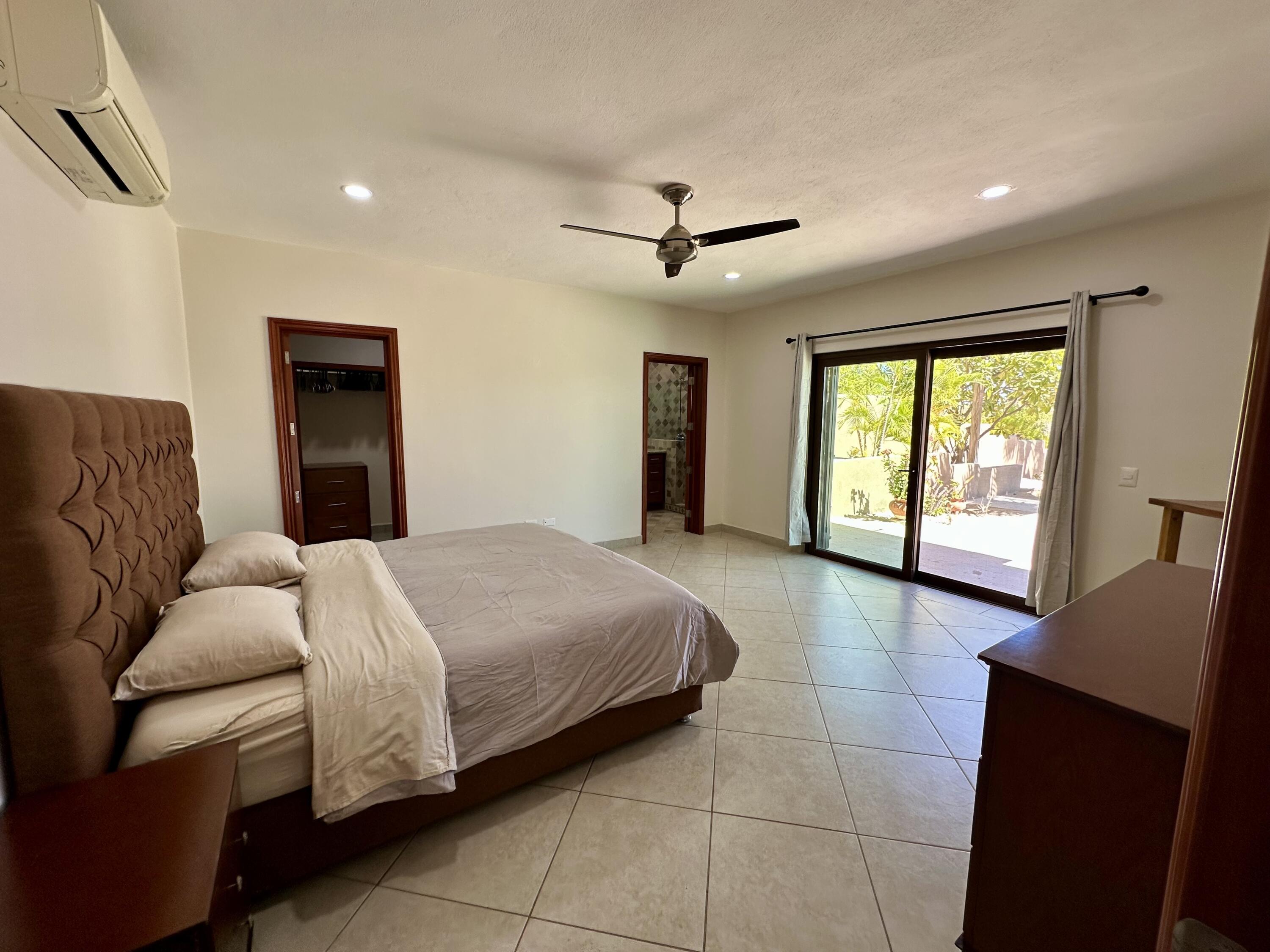 Carretera transpeninsular, Gringo hills compound