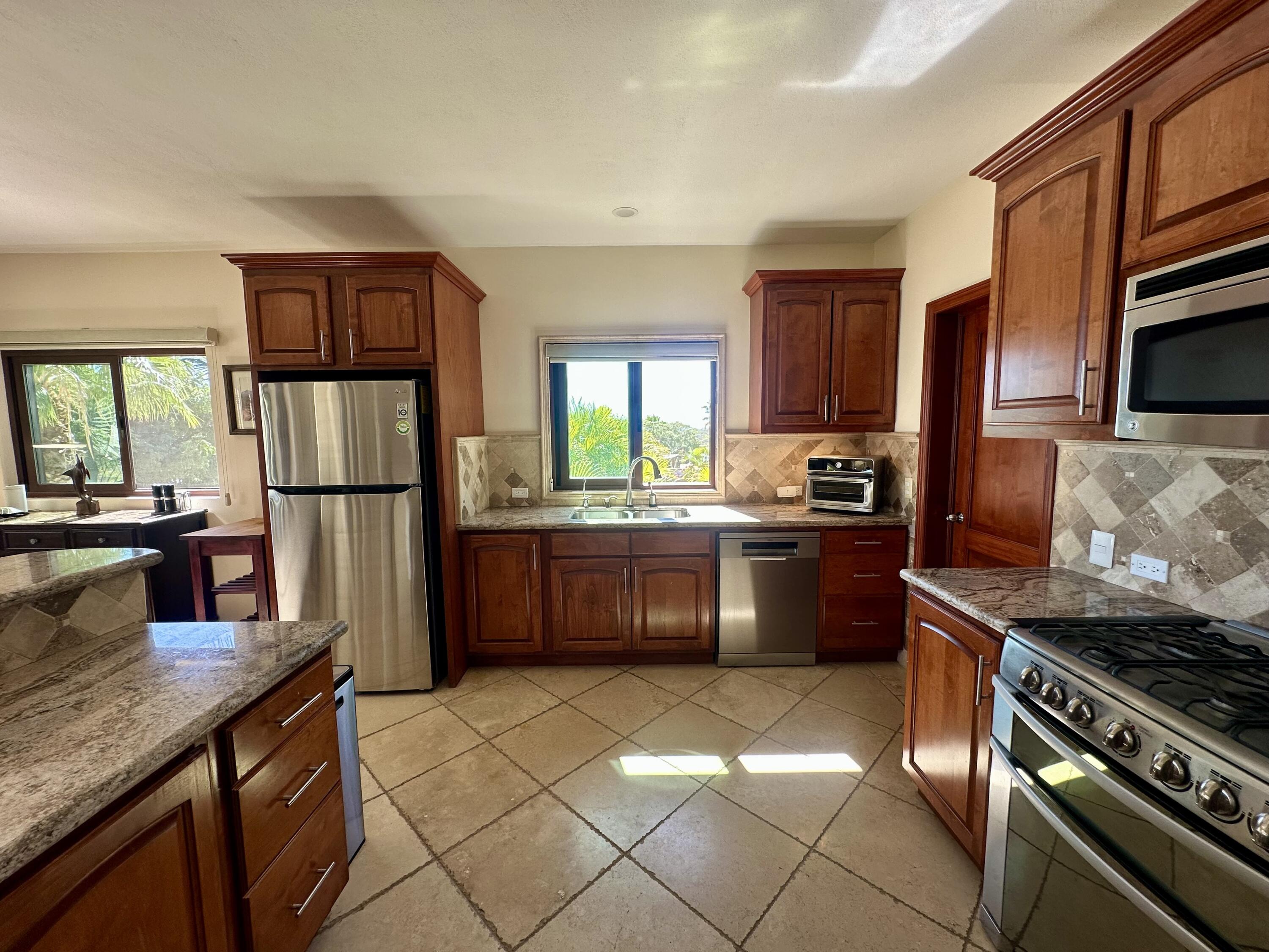 Carretera transpeninsular, Gringo hills compound