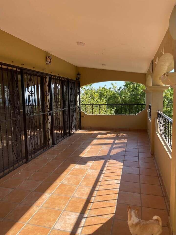 Carretera transpeninsular, Gringo hills compound