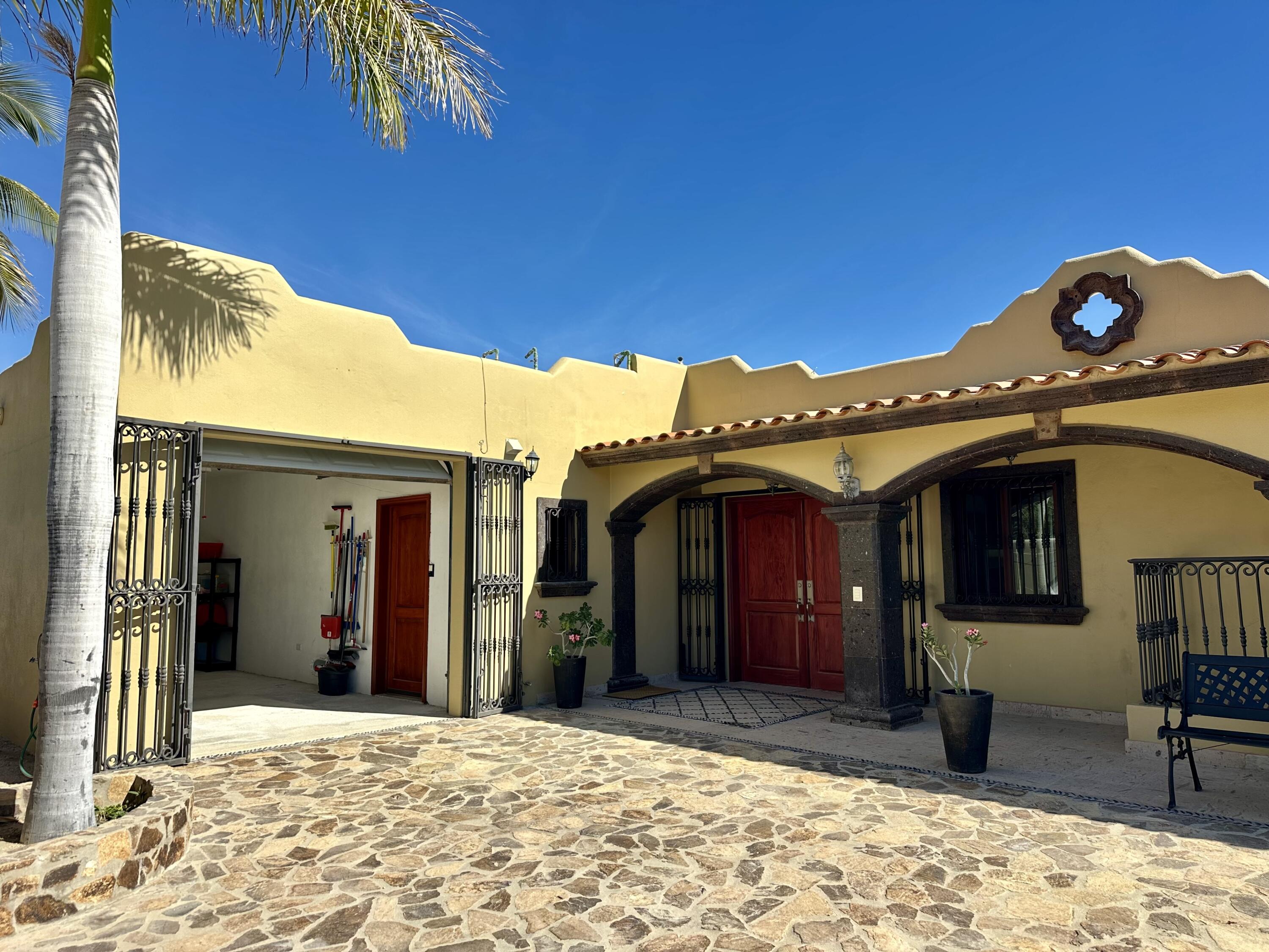 Carretera transpeninsular, Gringo hills compound