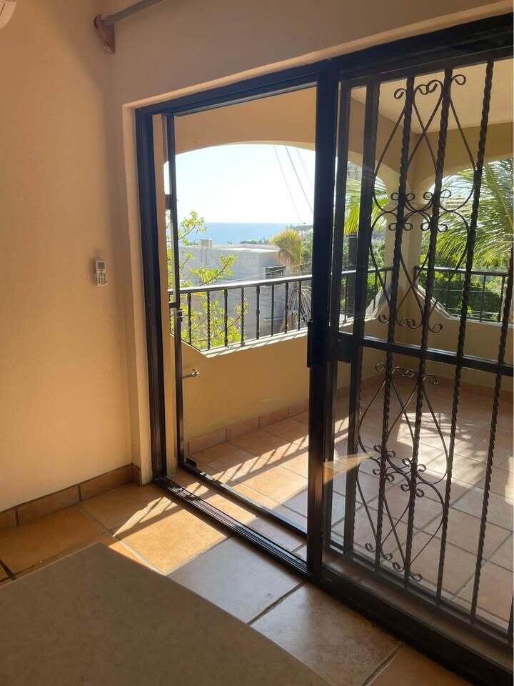 Carretera transpeninsular, Gringo hills compound