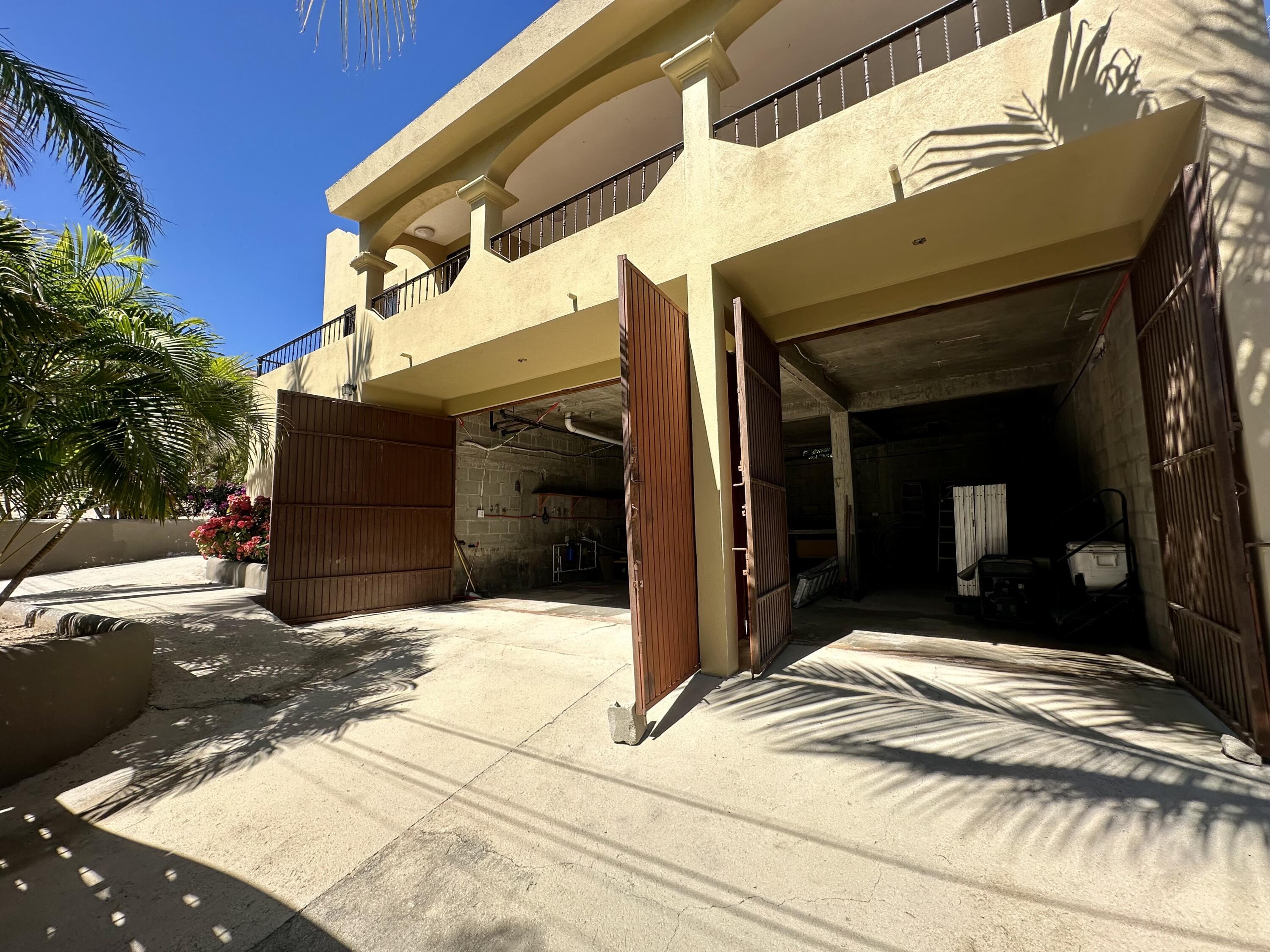 Carretera transpeninsular, Gringo hills compound