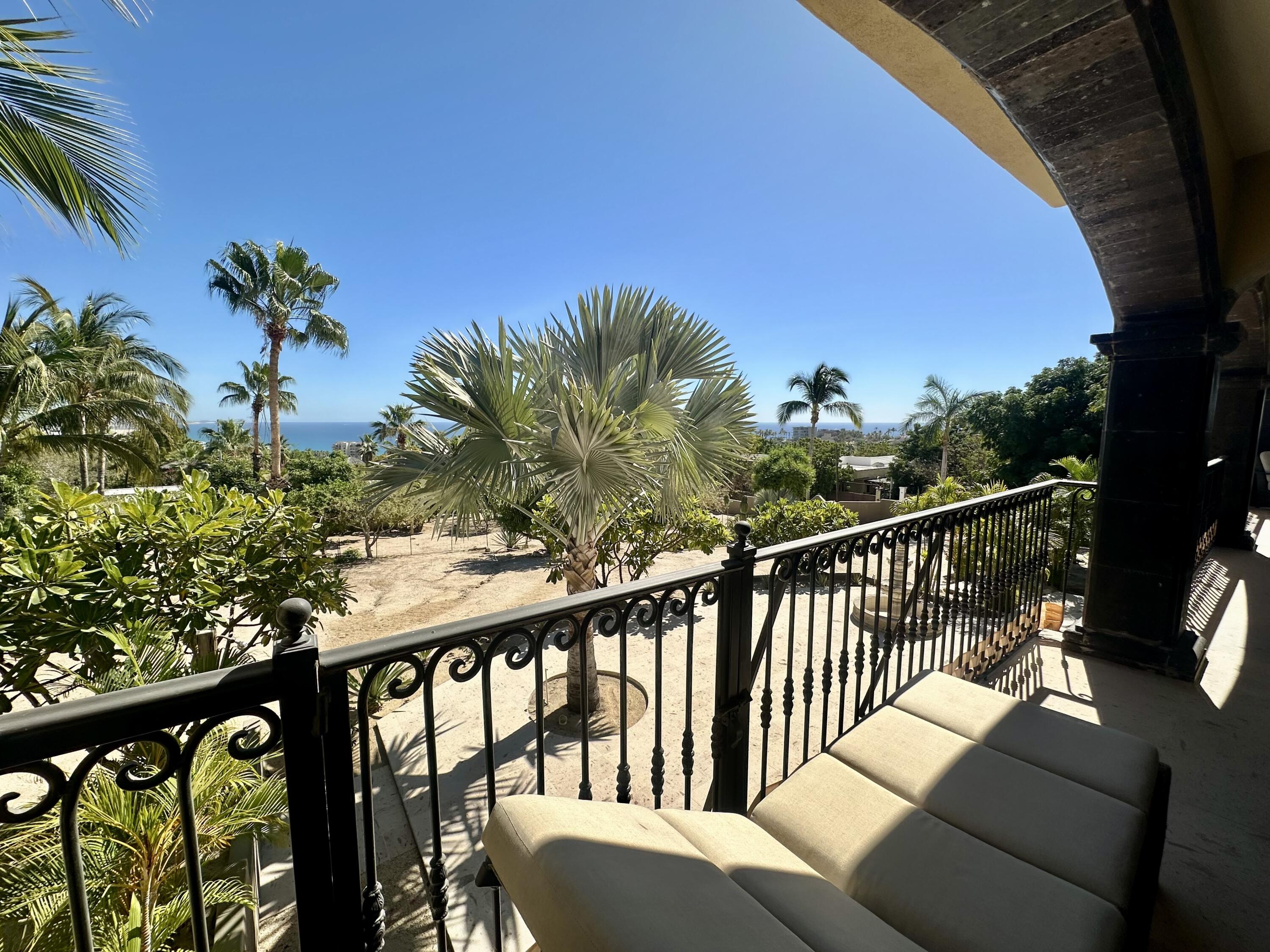 Carretera transpeninsular, Gringo hills compound