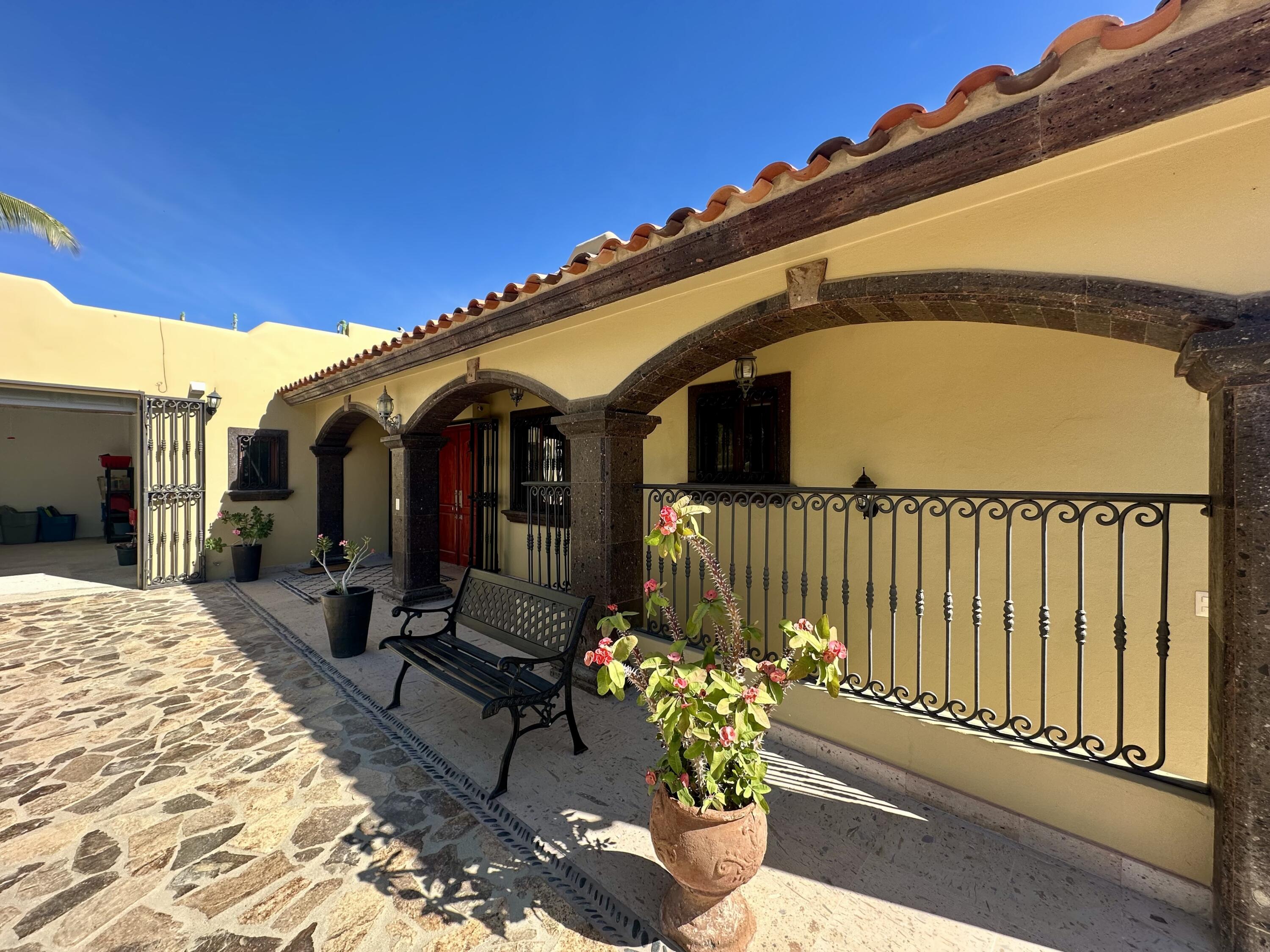 Carretera transpeninsular, Gringo hills compound