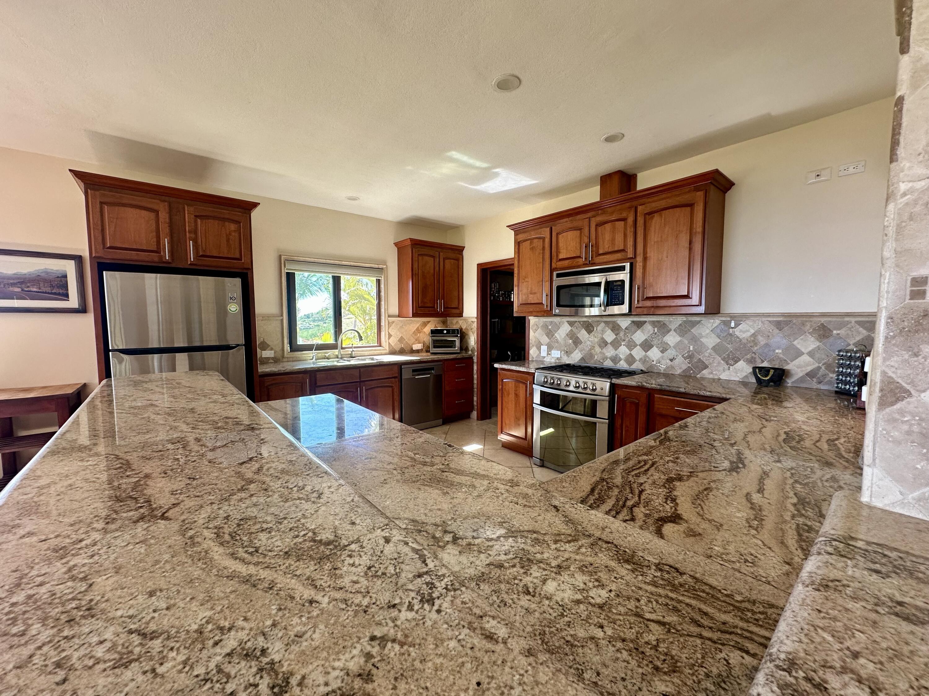 Carretera transpeninsular, Gringo hills compound