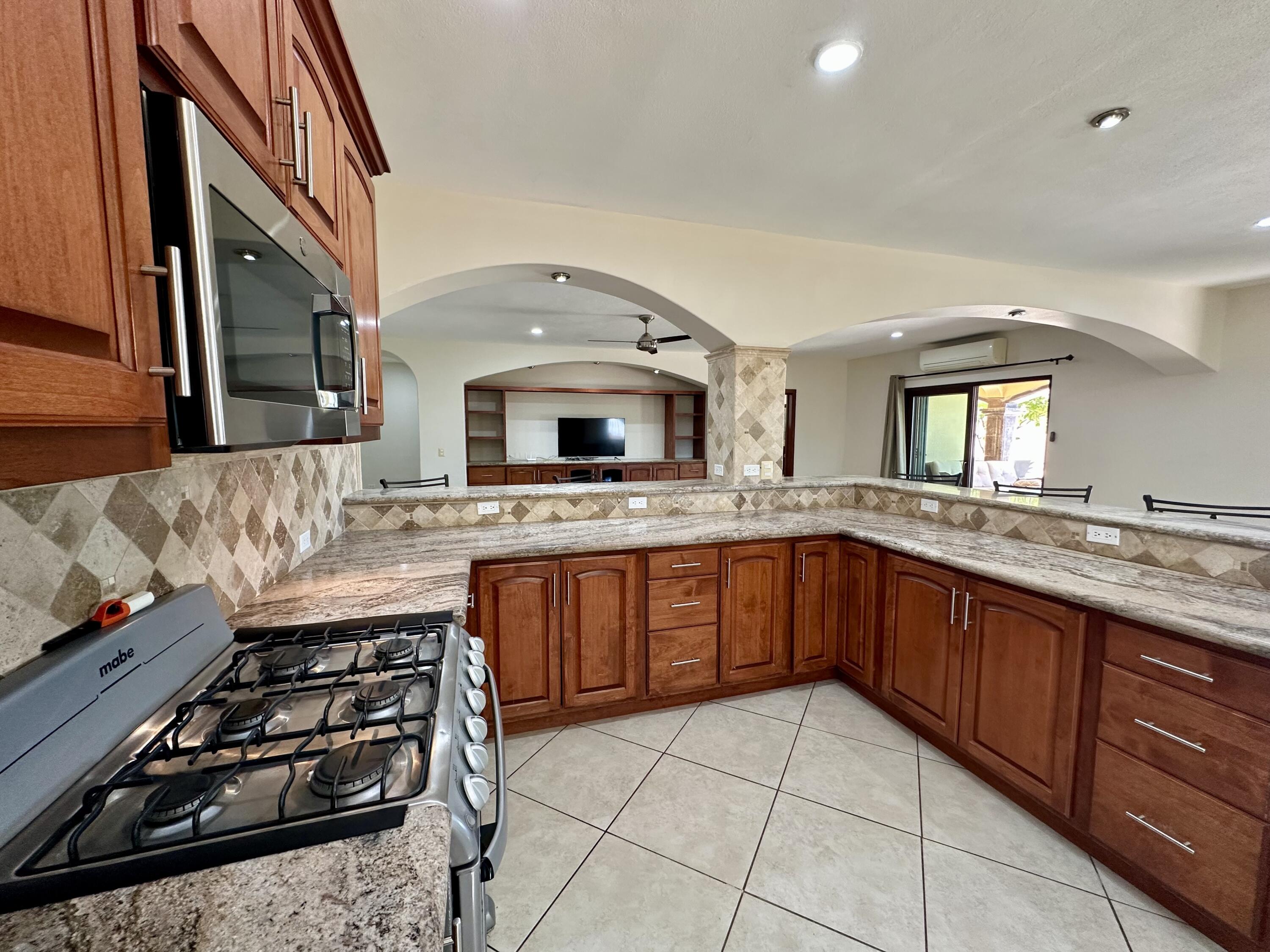 Carretera transpeninsular, Gringo hills compound