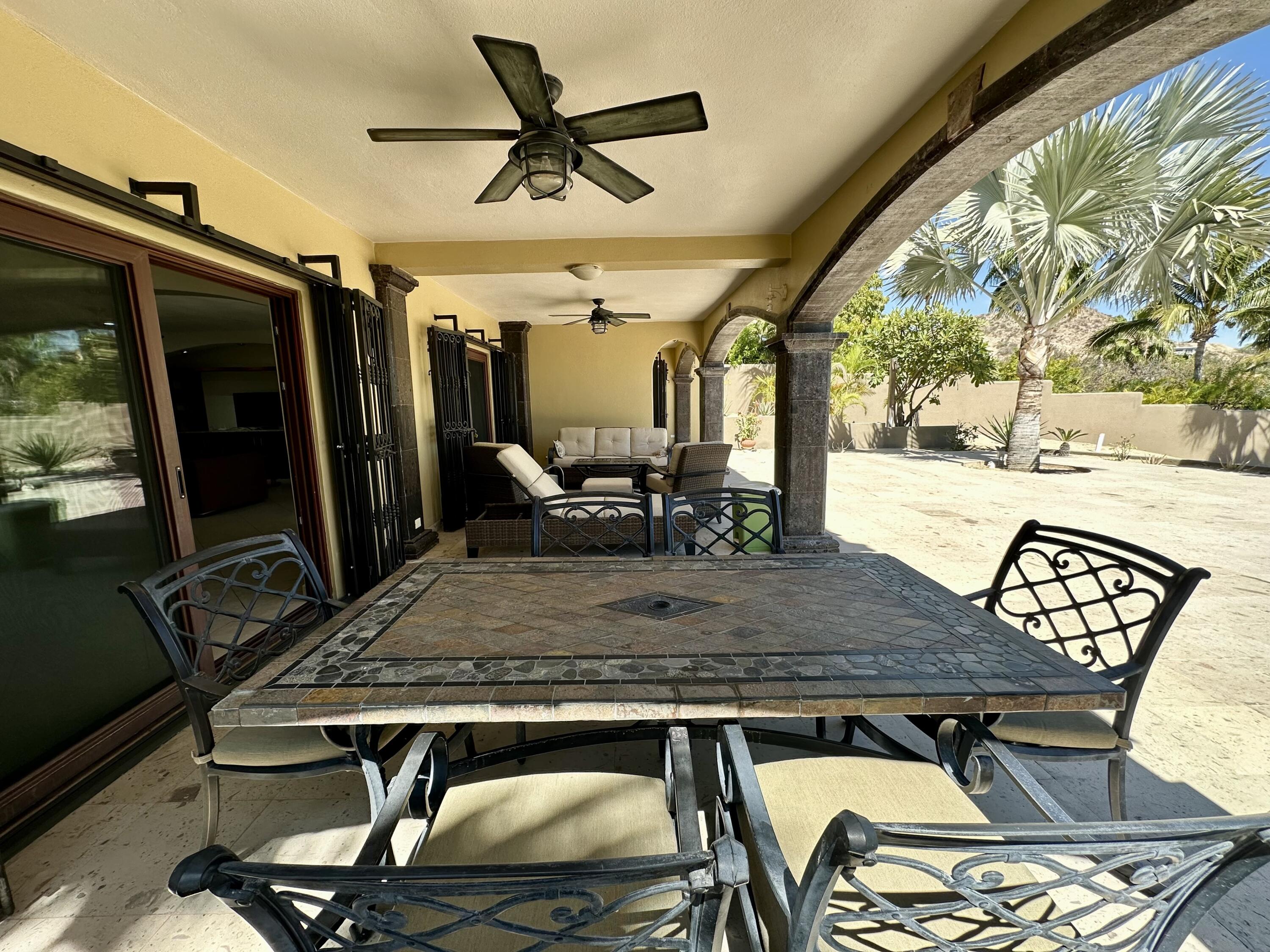 Carretera transpeninsular, Gringo hills compound