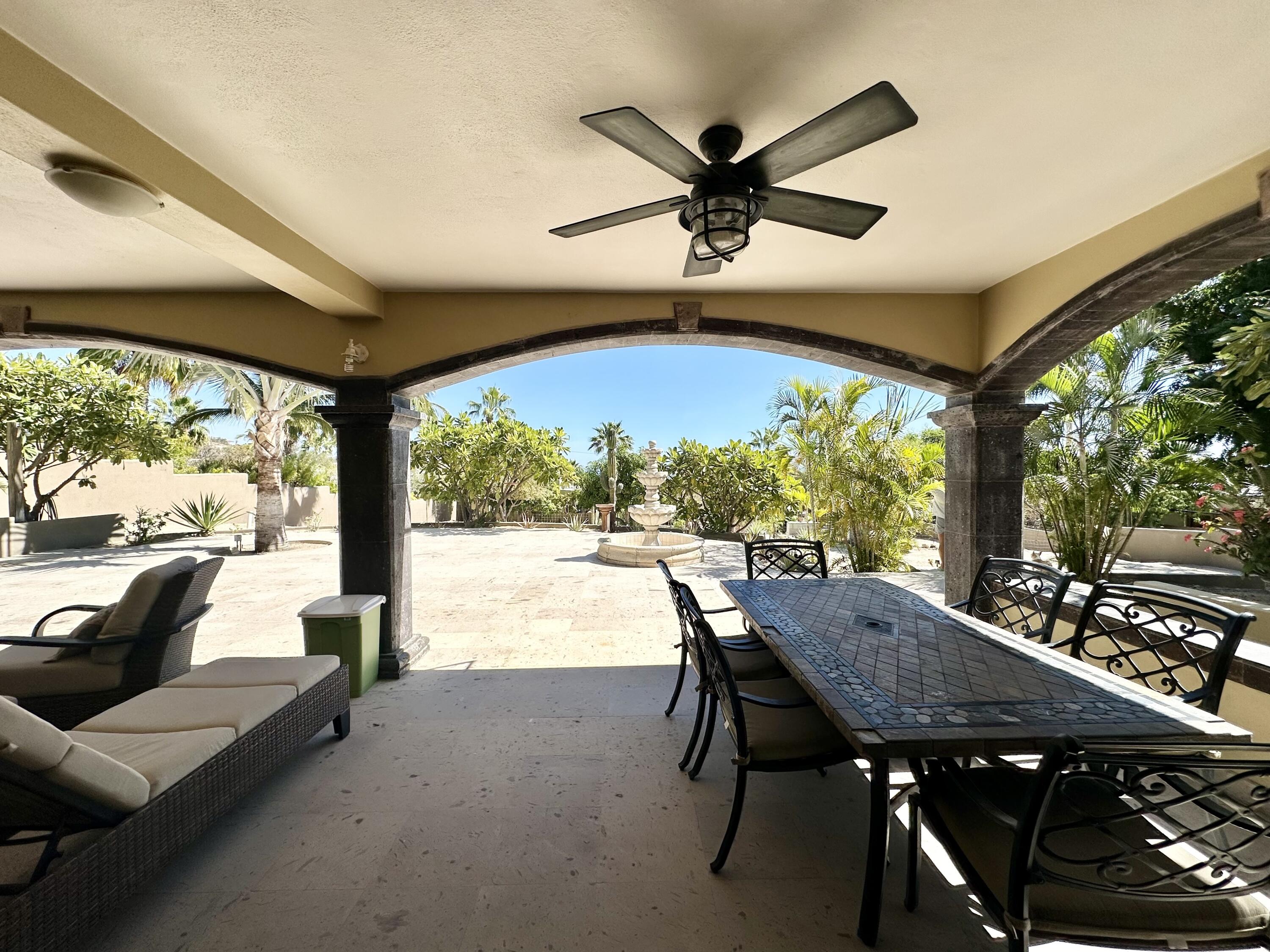 Carretera transpeninsular, Gringo hills compound