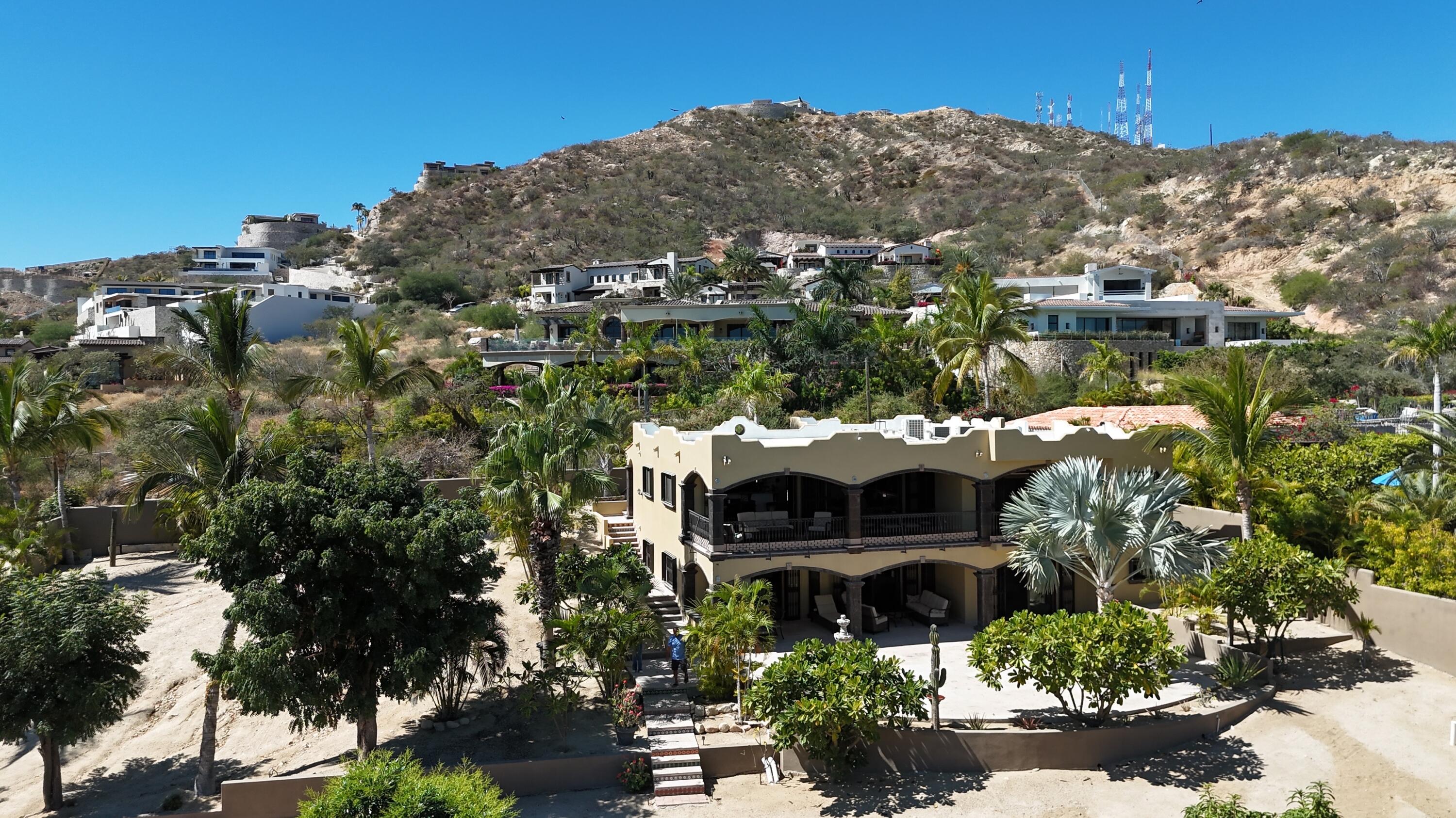 Carretera transpeninsular, Gringo hills compound