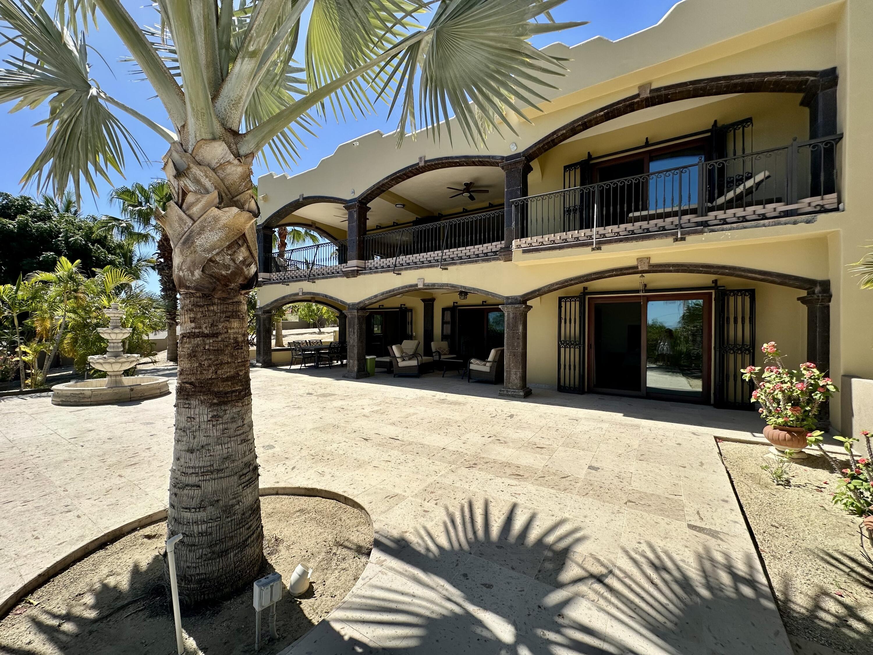 Carretera transpeninsular, Gringo hills compound