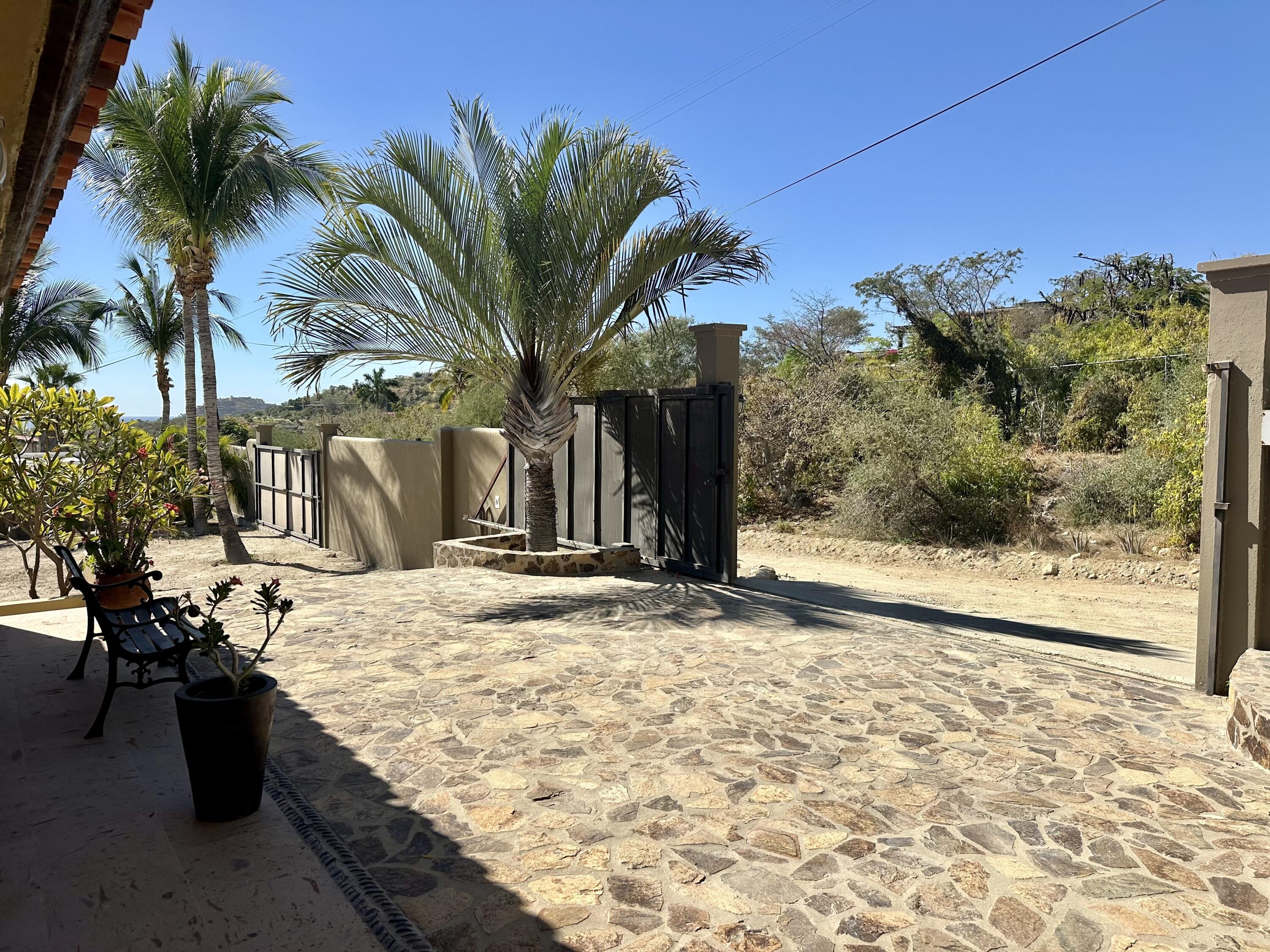 Carretera transpeninsular, Gringo hills compound