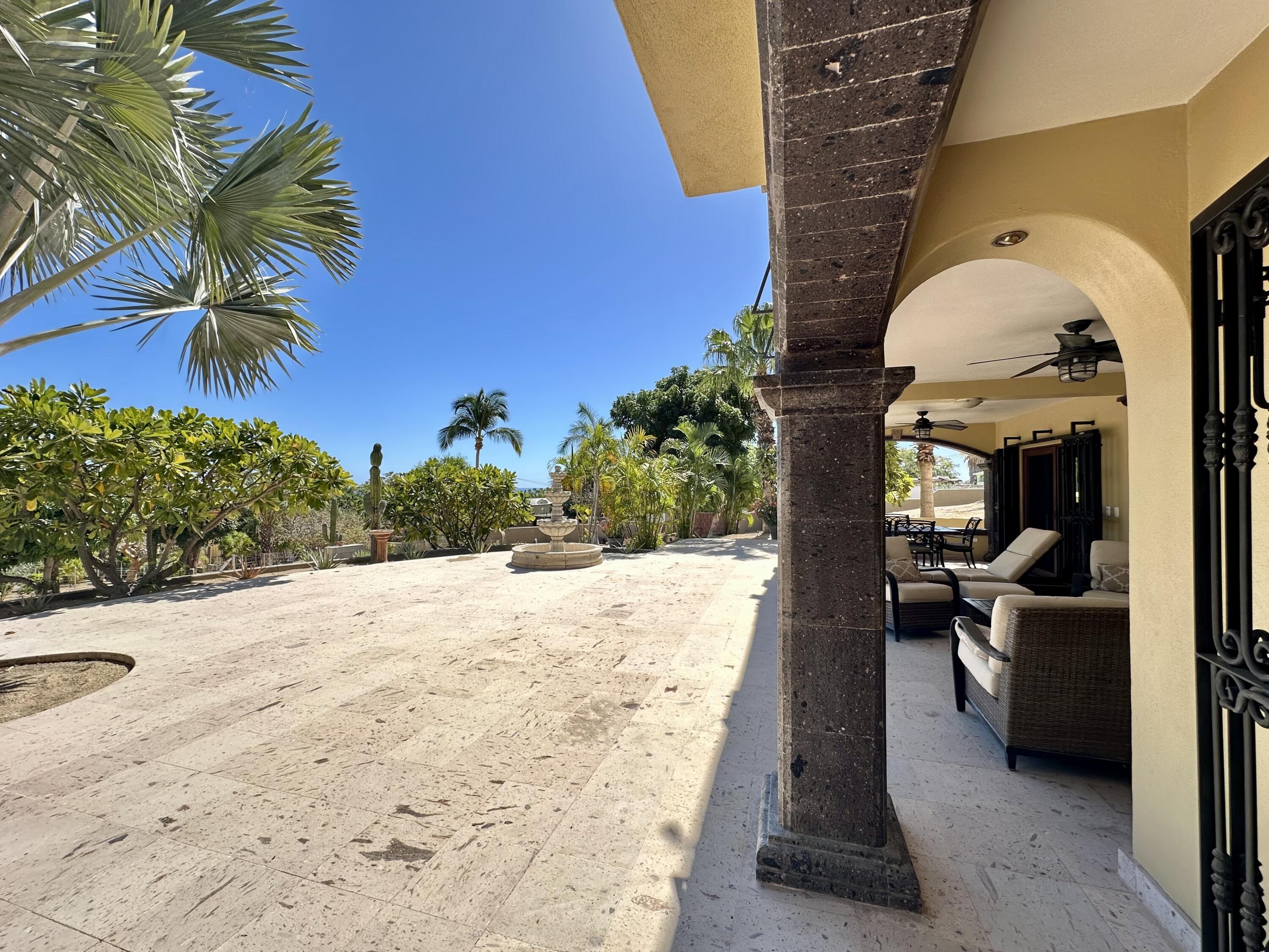 Carretera transpeninsular, Gringo hills compound