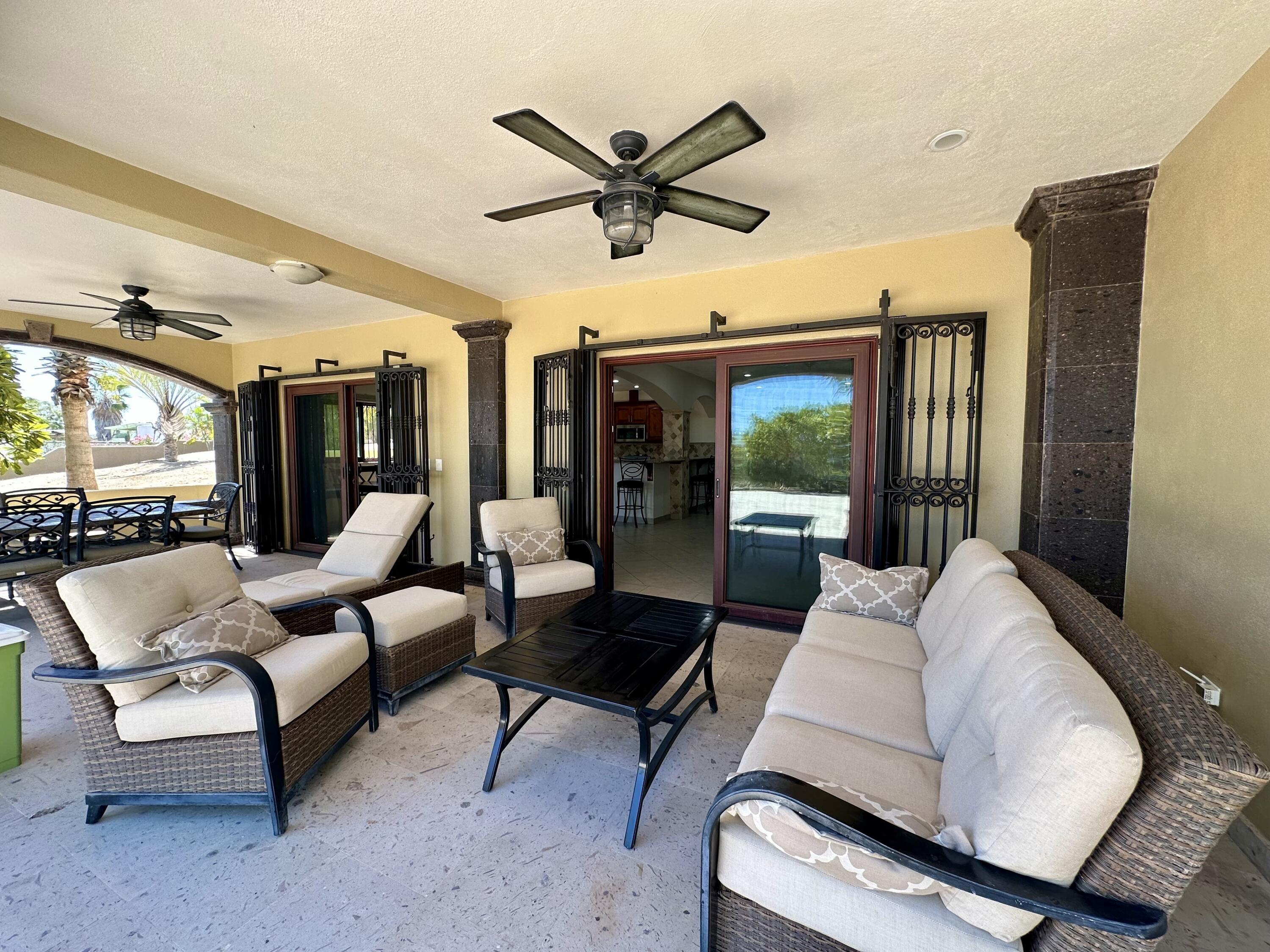 Carretera transpeninsular, Gringo hills compound