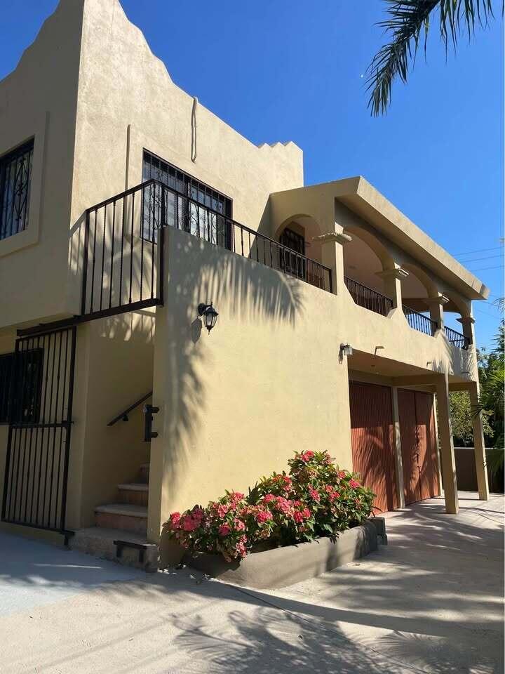 Carretera transpeninsular, Gringo hills compound