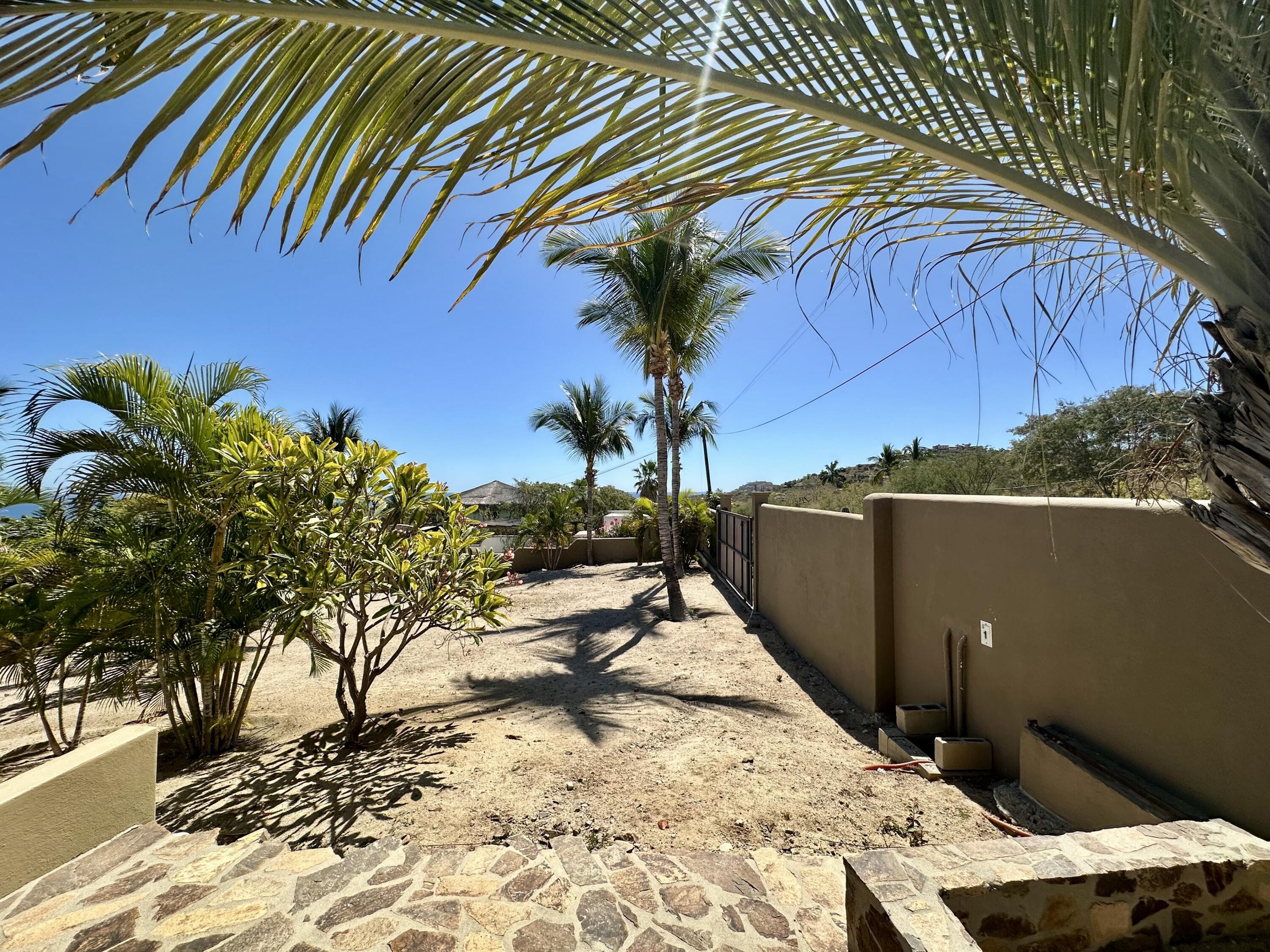 Carretera transpeninsular, Gringo hills compound