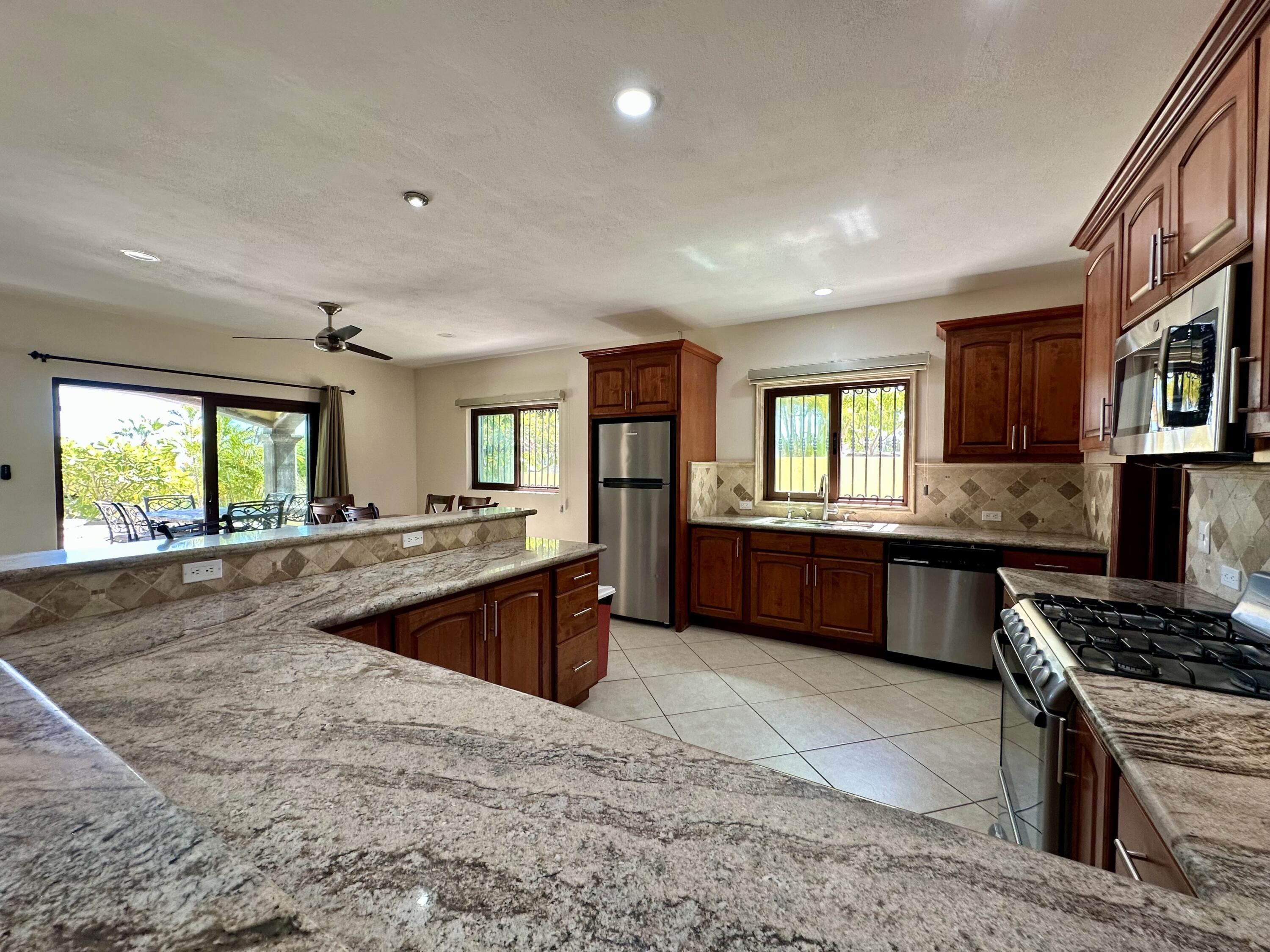 Carretera transpeninsular, Gringo hills compound