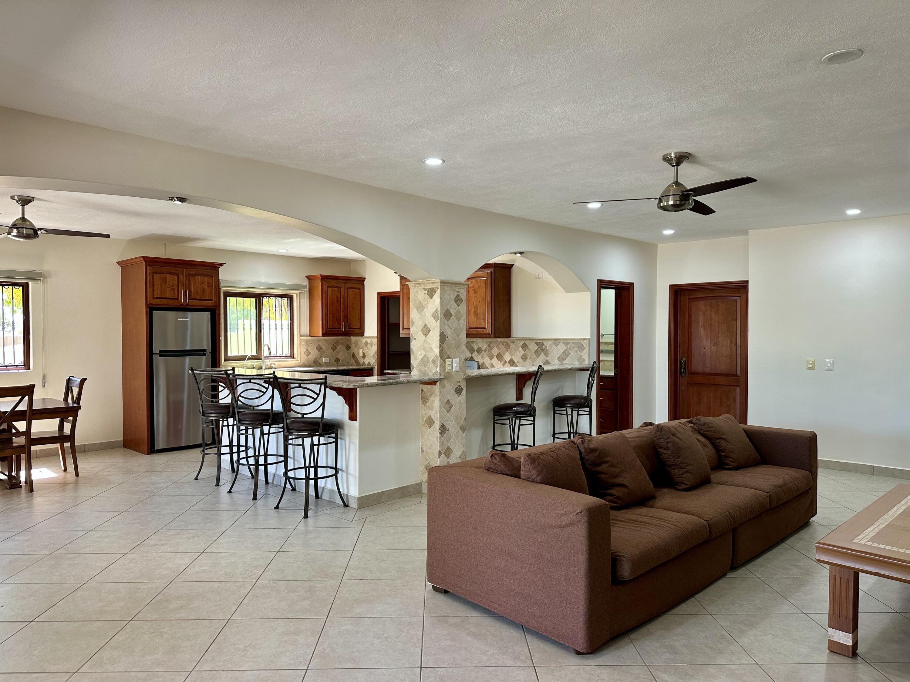 Carretera transpeninsular, Gringo hills compound