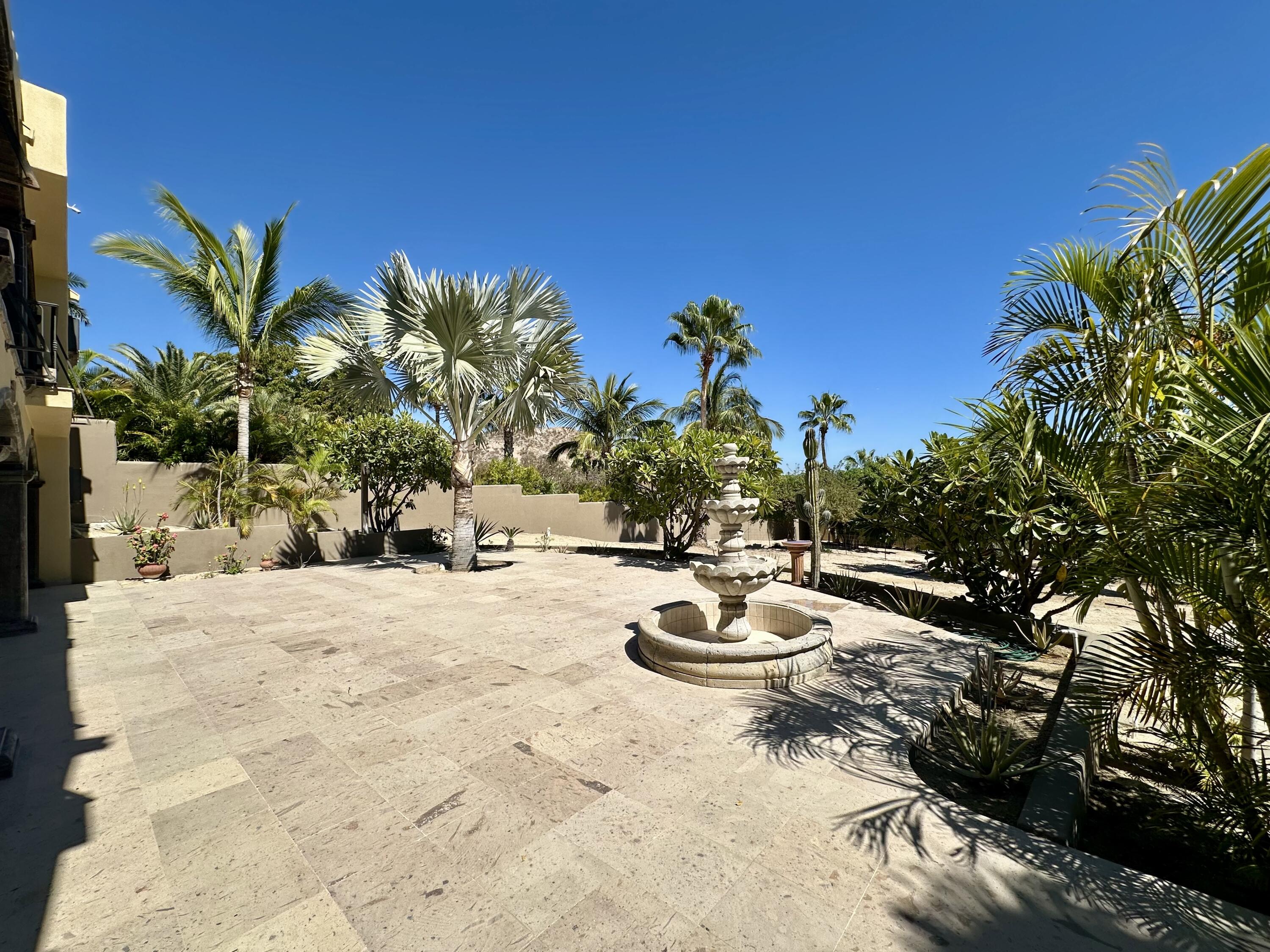 Carretera transpeninsular, Gringo hills compound