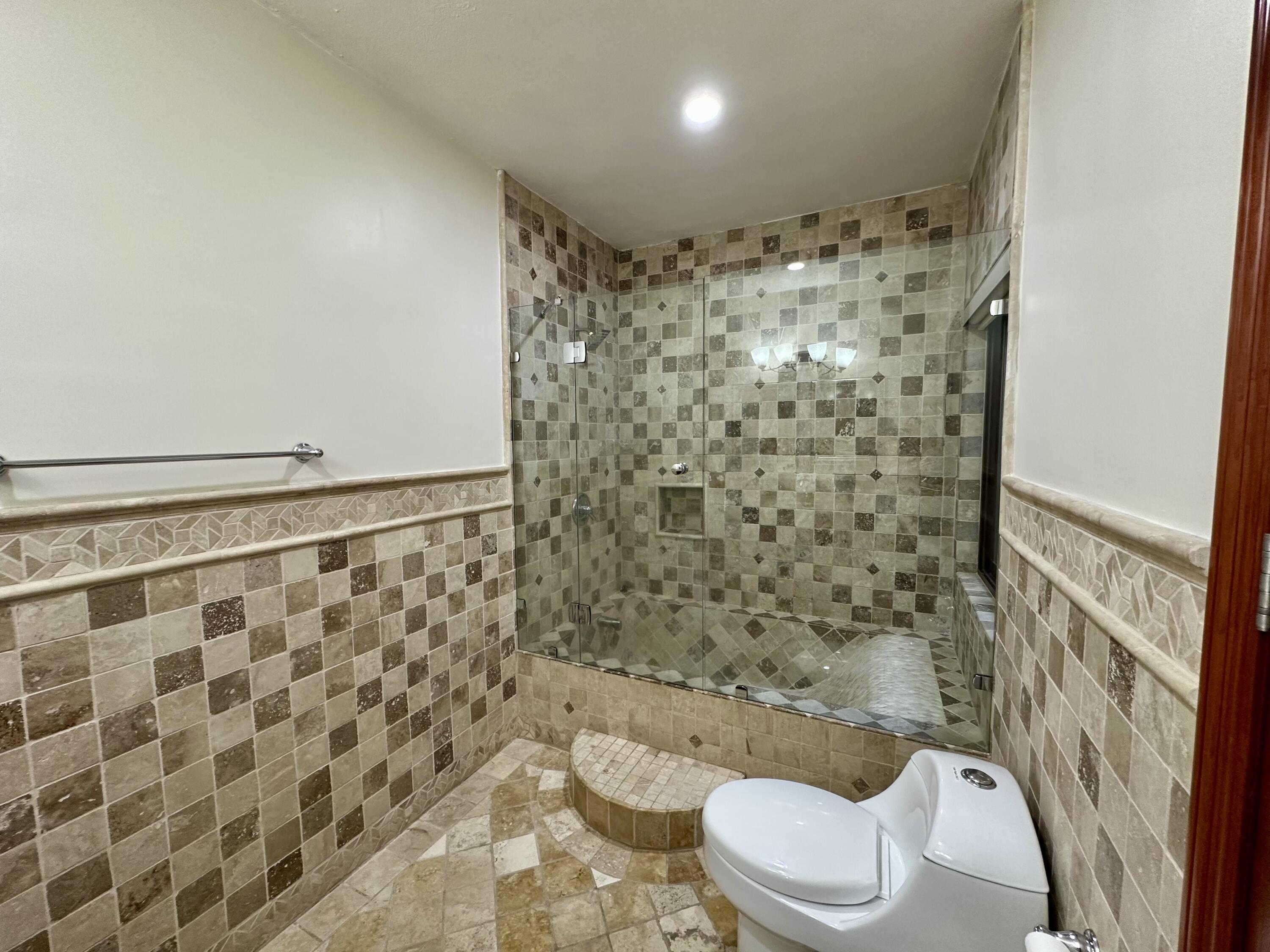 Carretera transpeninsular, Gringo hills compound