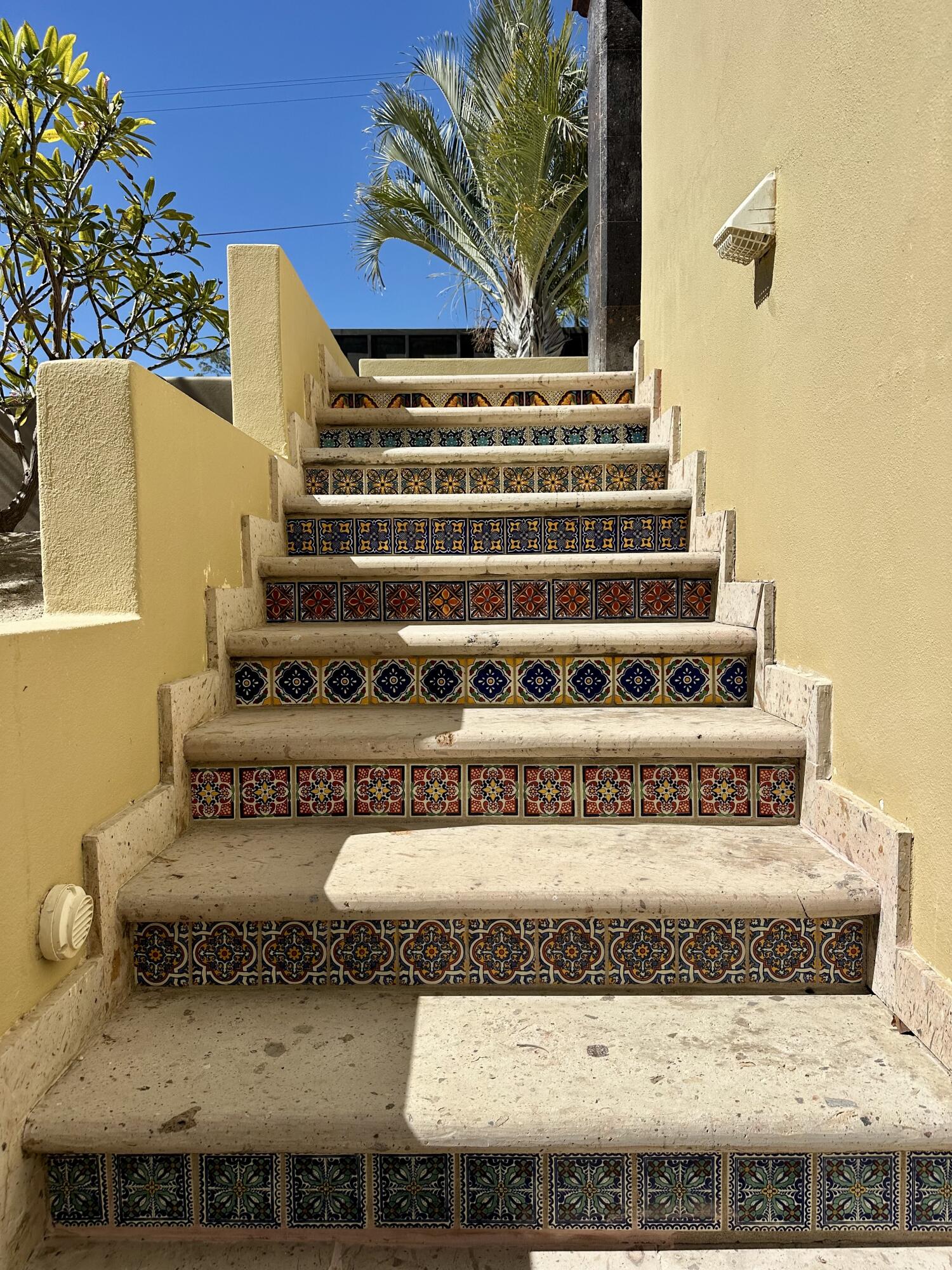 Carretera transpeninsular, Gringo hills compound