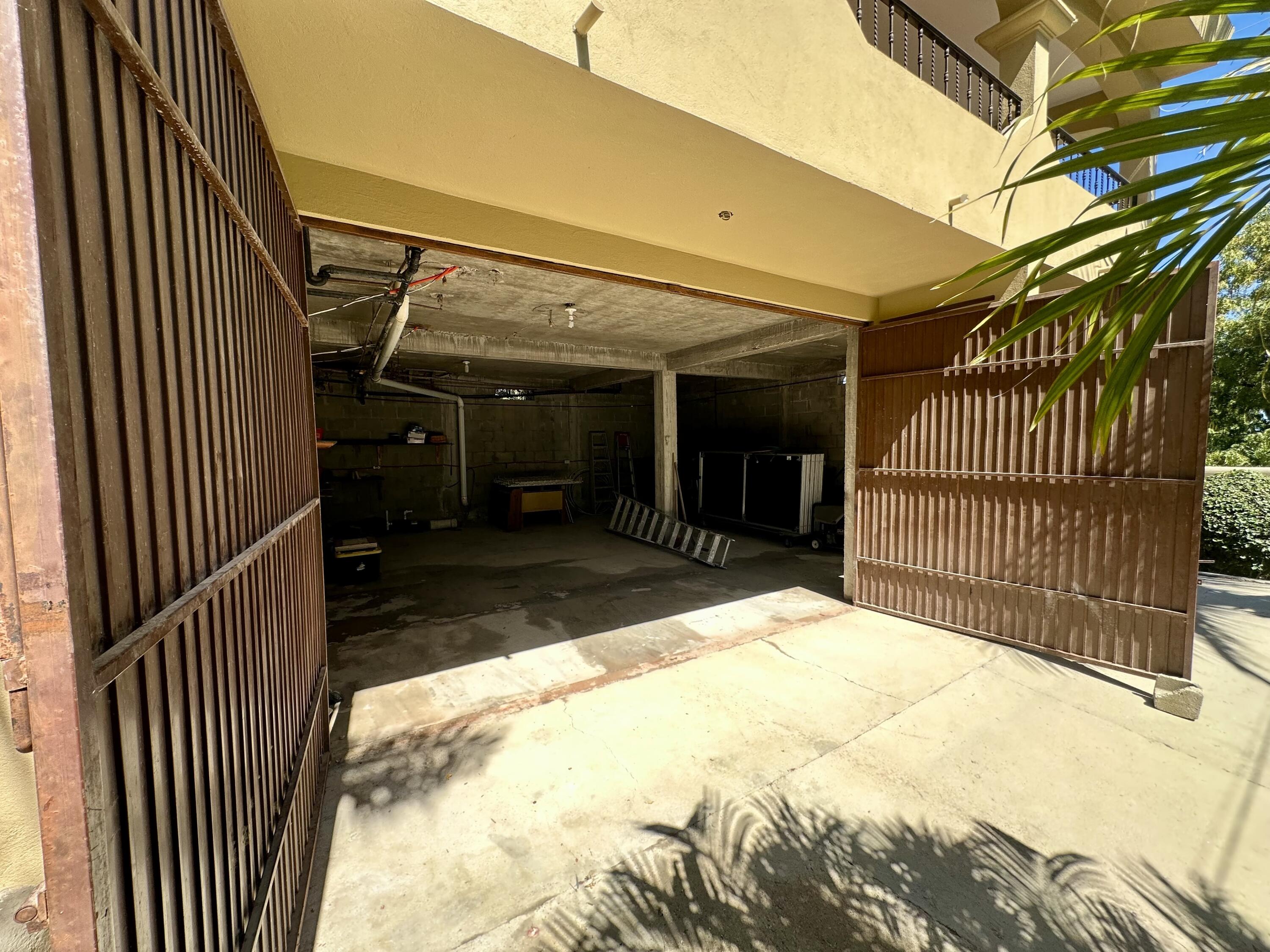 Carretera transpeninsular, Gringo hills compound