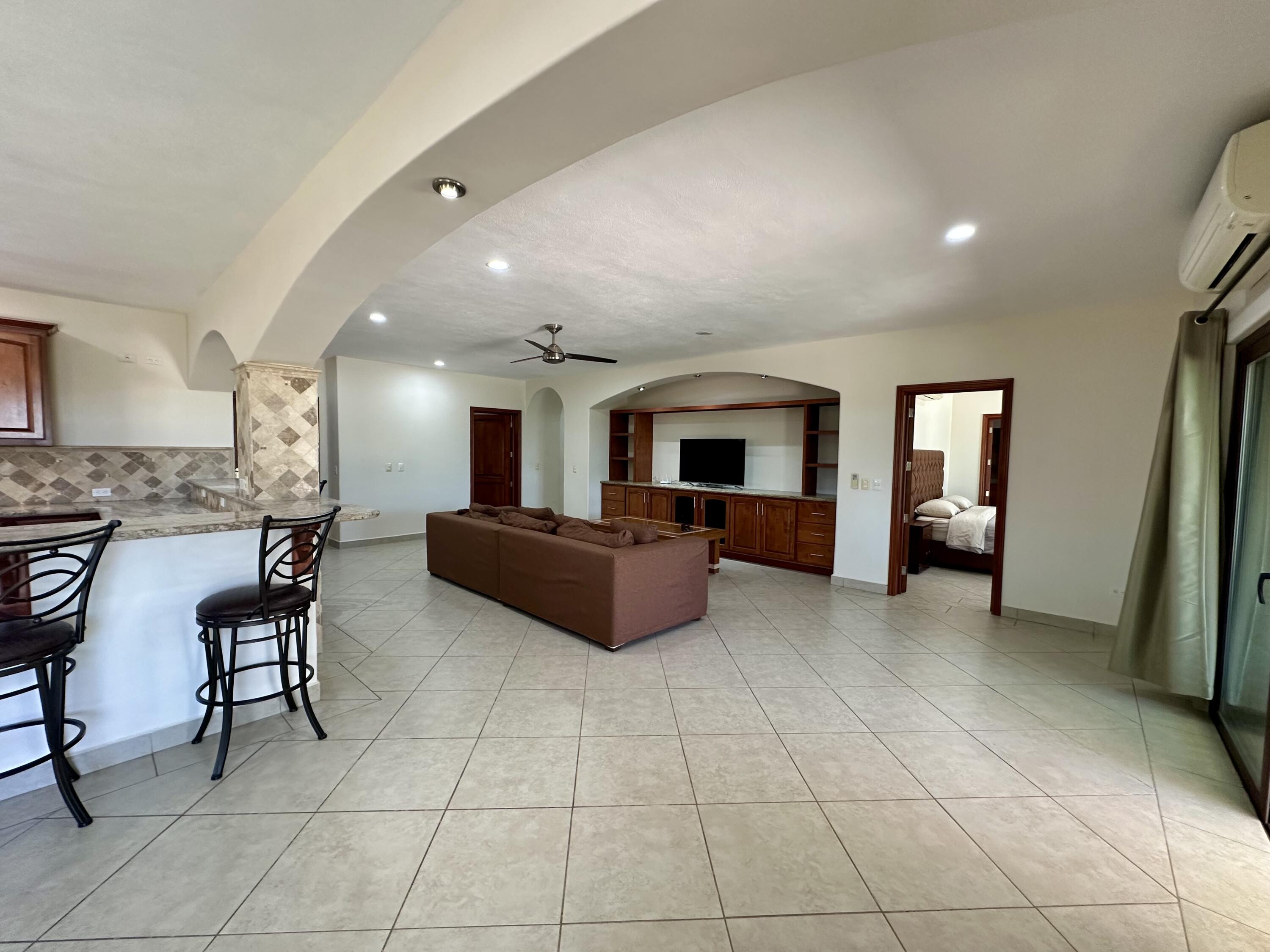 Carretera transpeninsular, Gringo hills compound