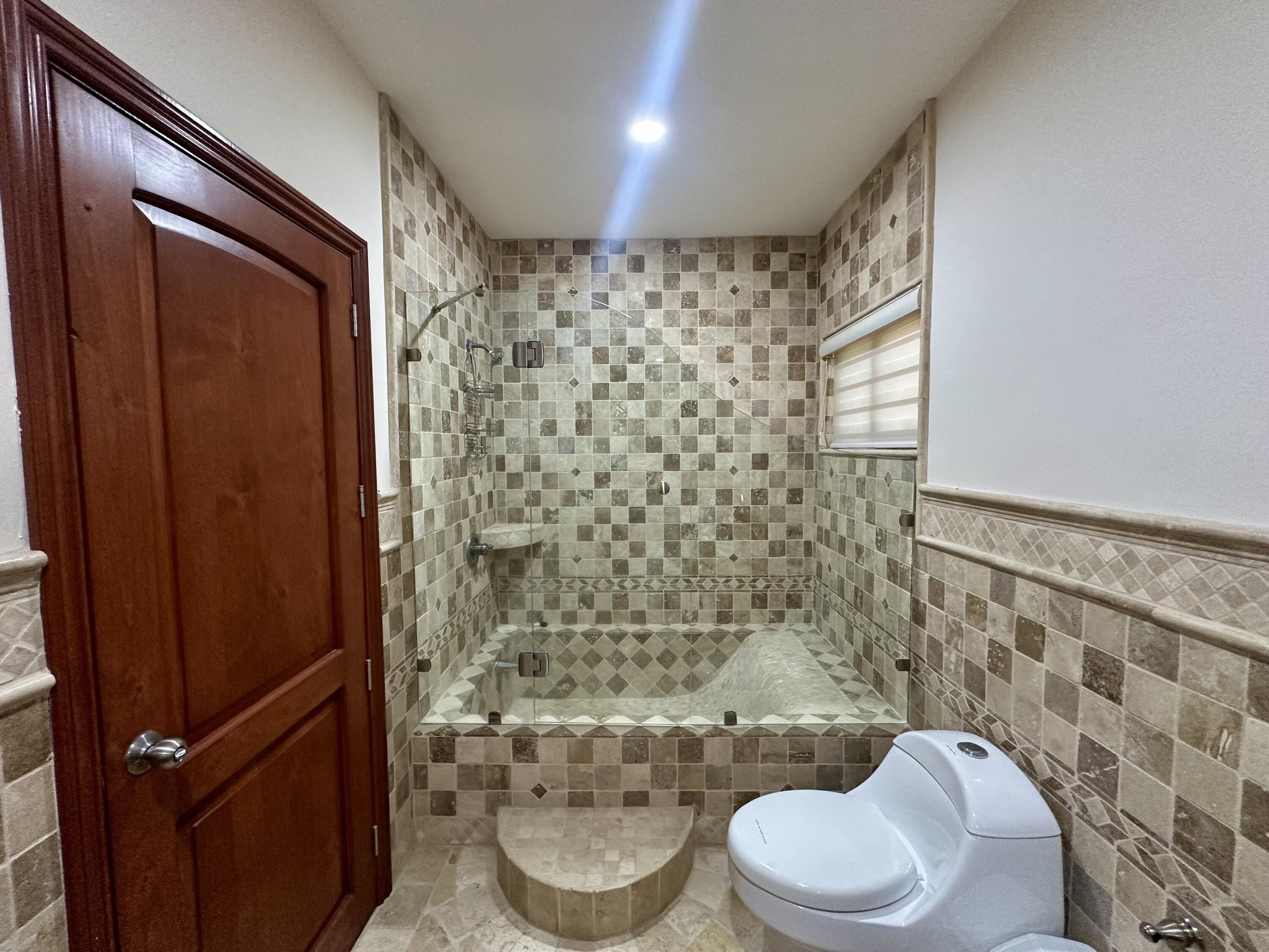 Carretera transpeninsular, Gringo hills compound