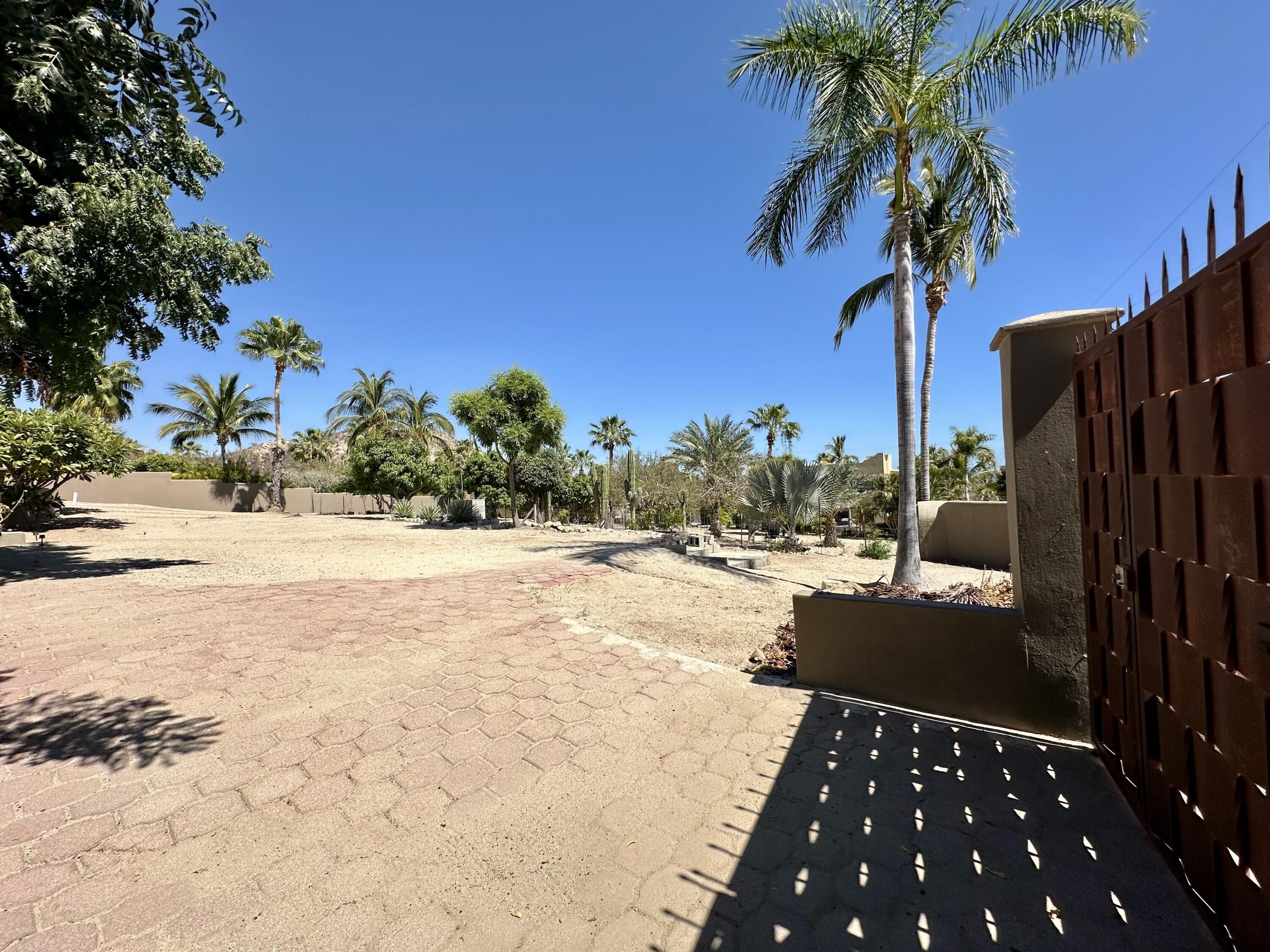 Carretera transpeninsular, Gringo hills compound