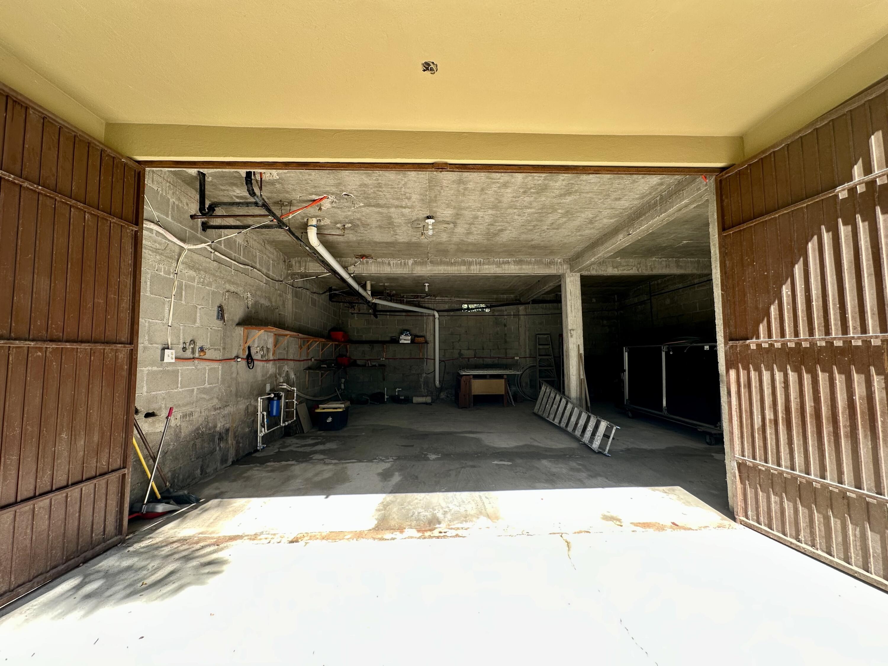 Carretera transpeninsular, Gringo hills compound