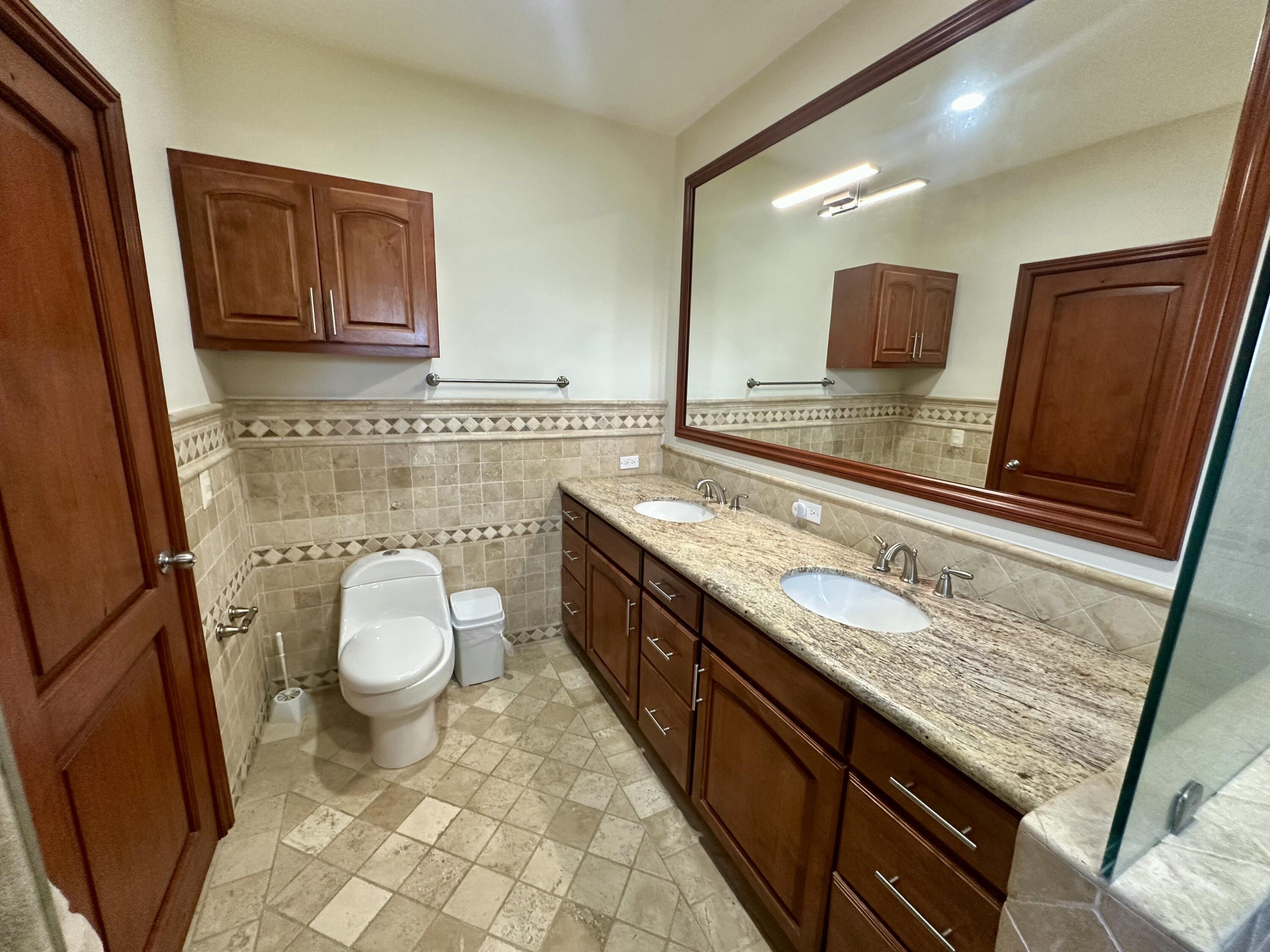 Carretera transpeninsular, Gringo hills compound