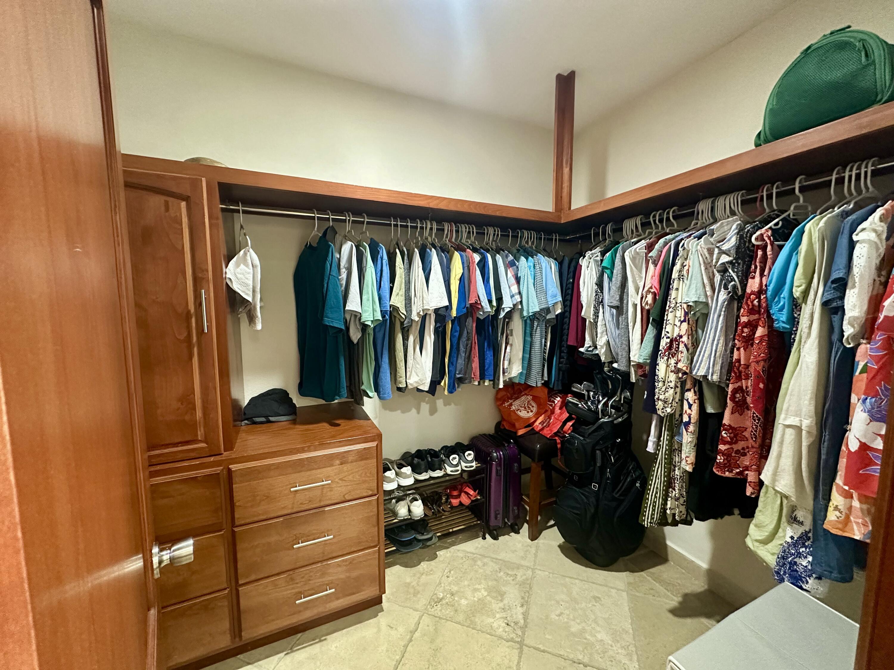 Carretera transpeninsular, Gringo hills compound