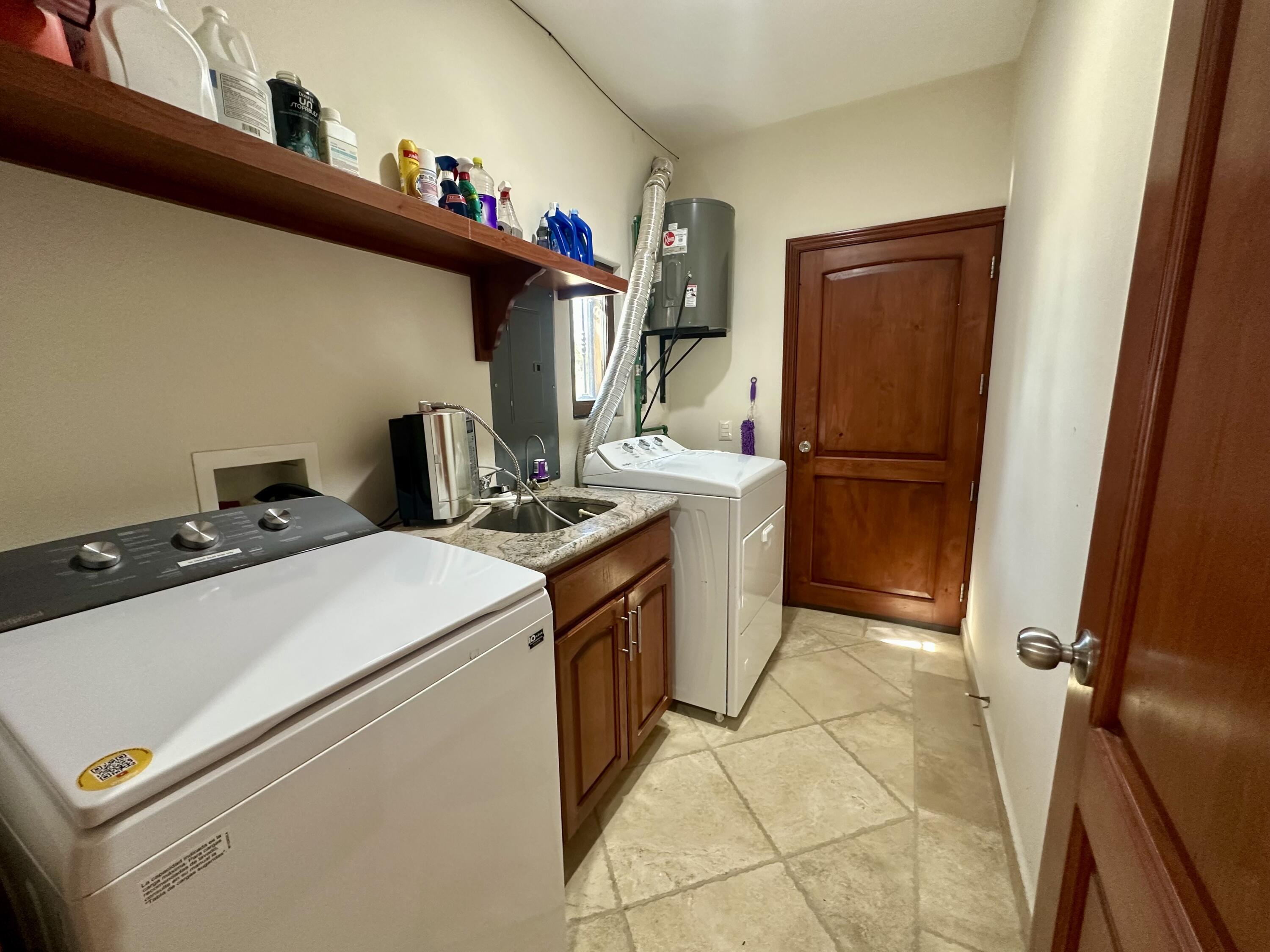 Carretera transpeninsular, Gringo hills compound