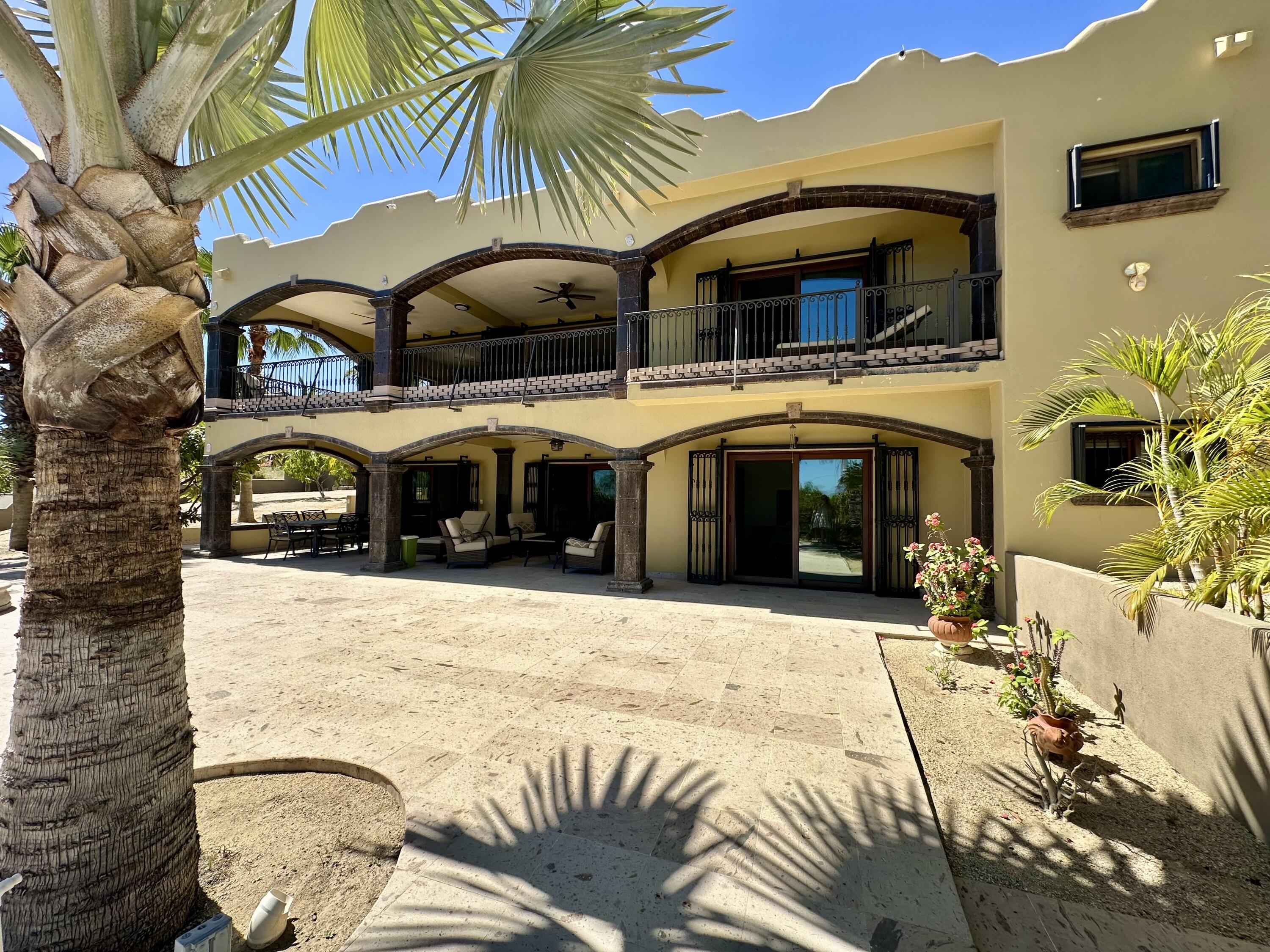 Carretera transpeninsular, Gringo hills compound