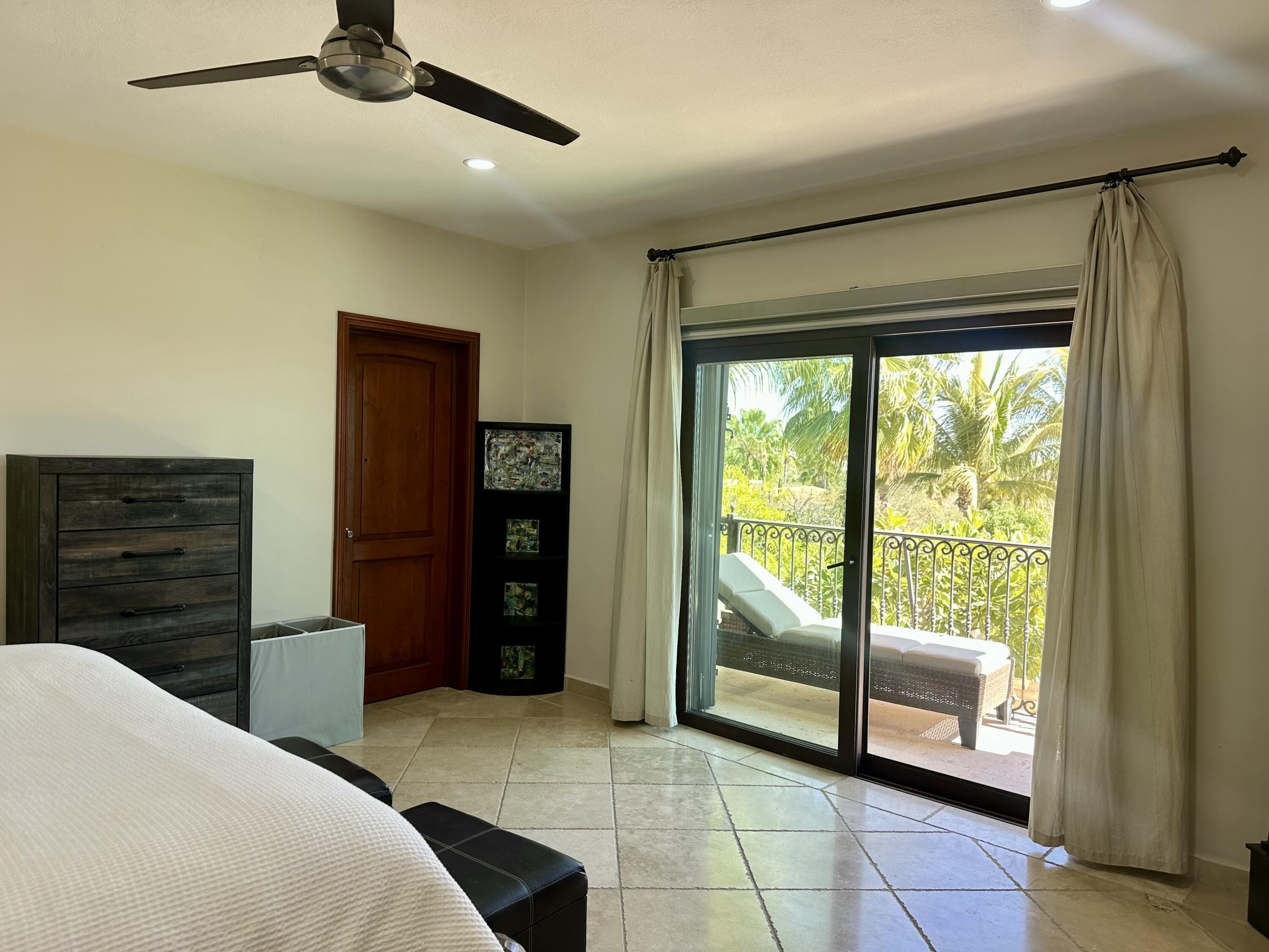 Carretera transpeninsular, Gringo hills compound