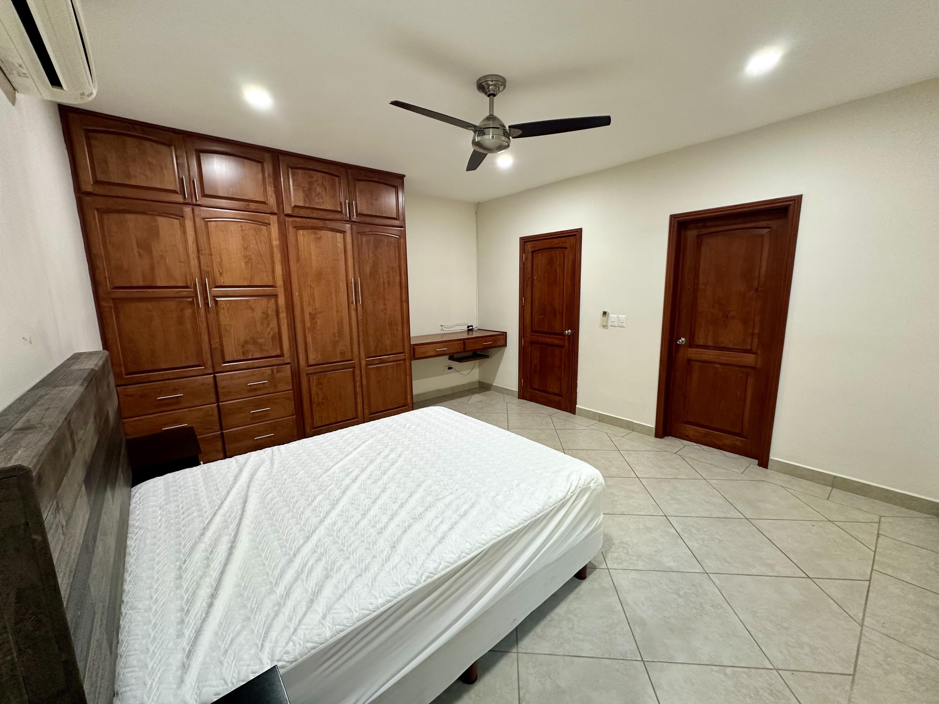 Carretera transpeninsular, Gringo hills compound